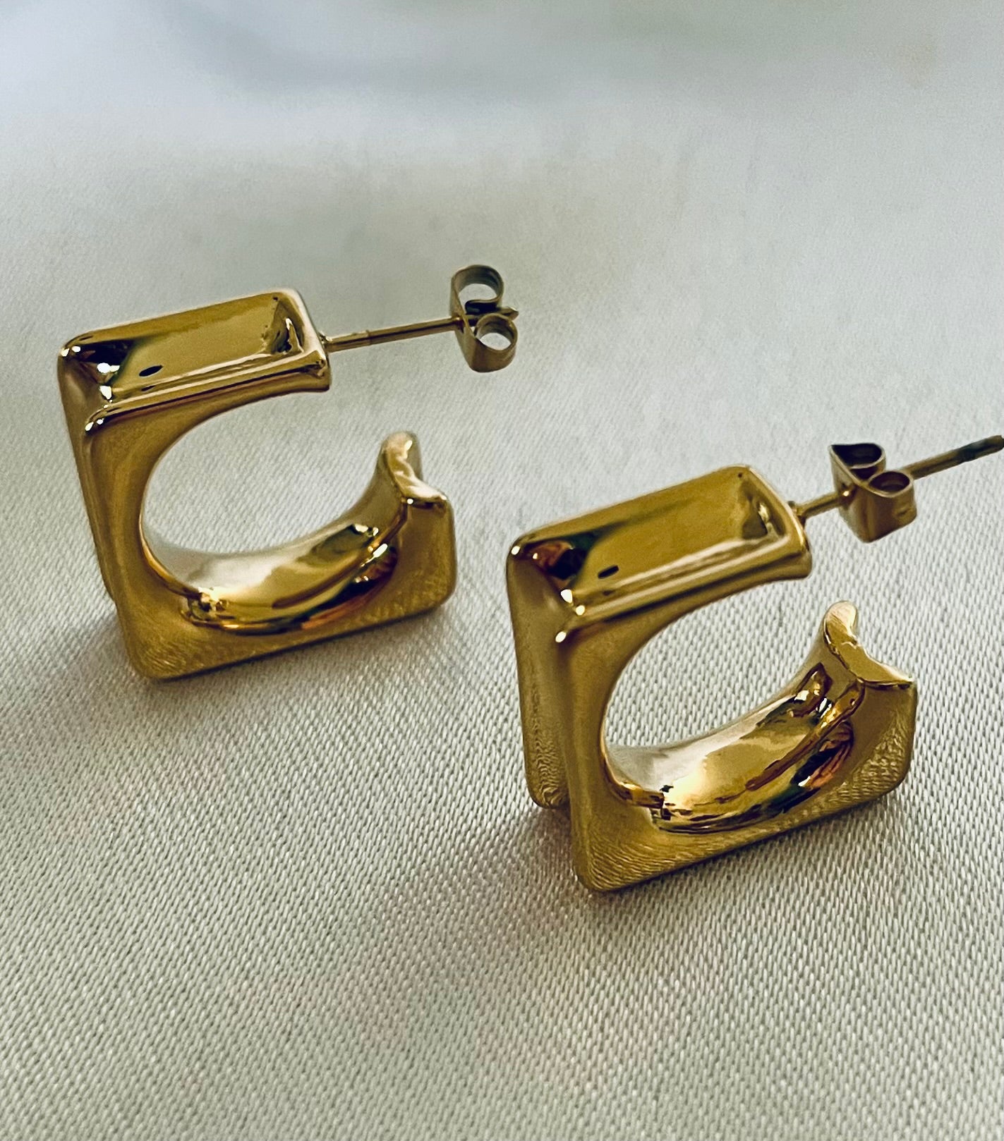 LOLITA l Boucles d'oreilles dorées