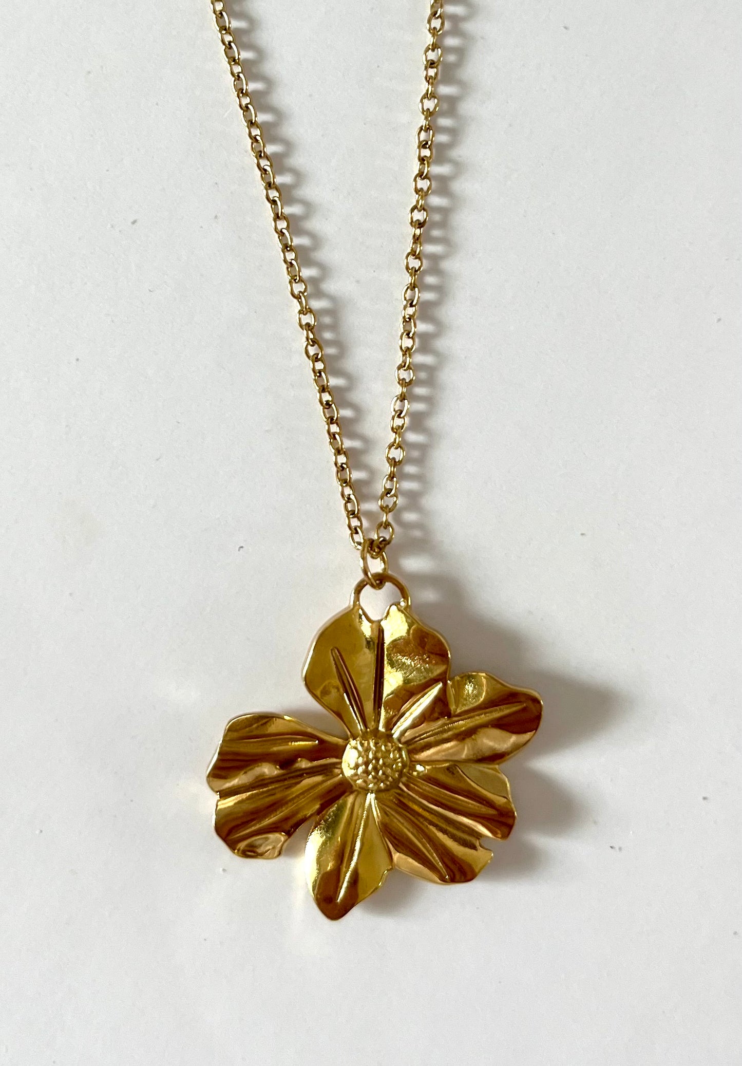 Mendosa l Collier fleur doré chic