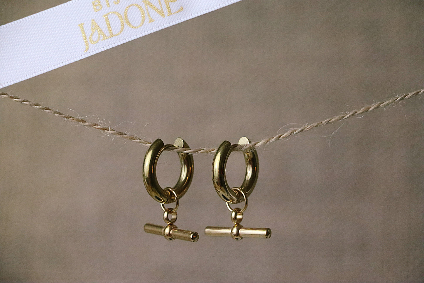 MOERA l Boucles d'oreilles dorées en acier inoxydable