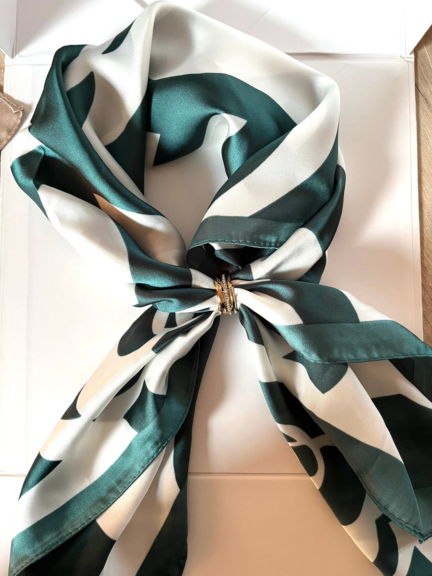 Céladon l Foulard chic vert