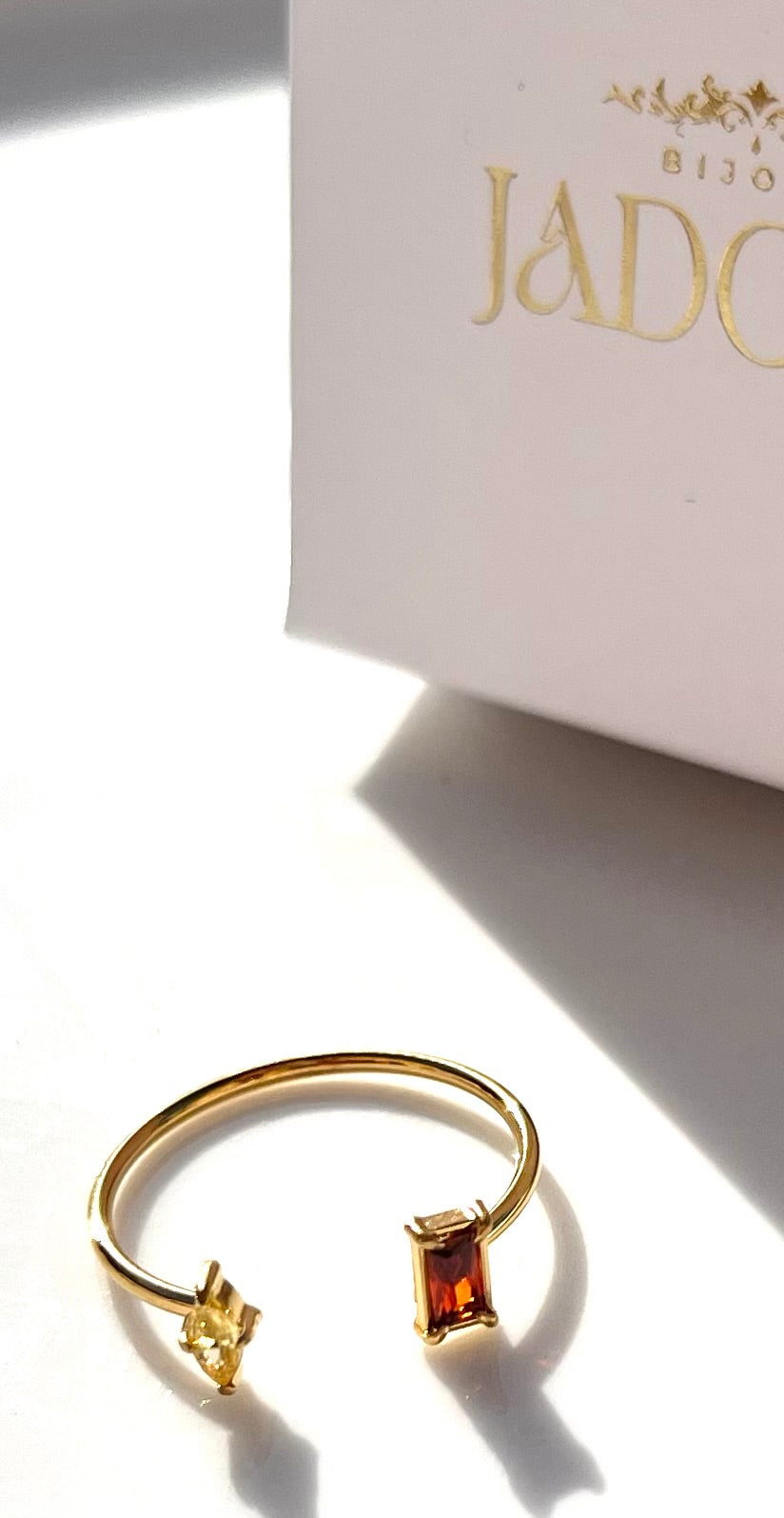 Val l Bague dorée et zircon ambre