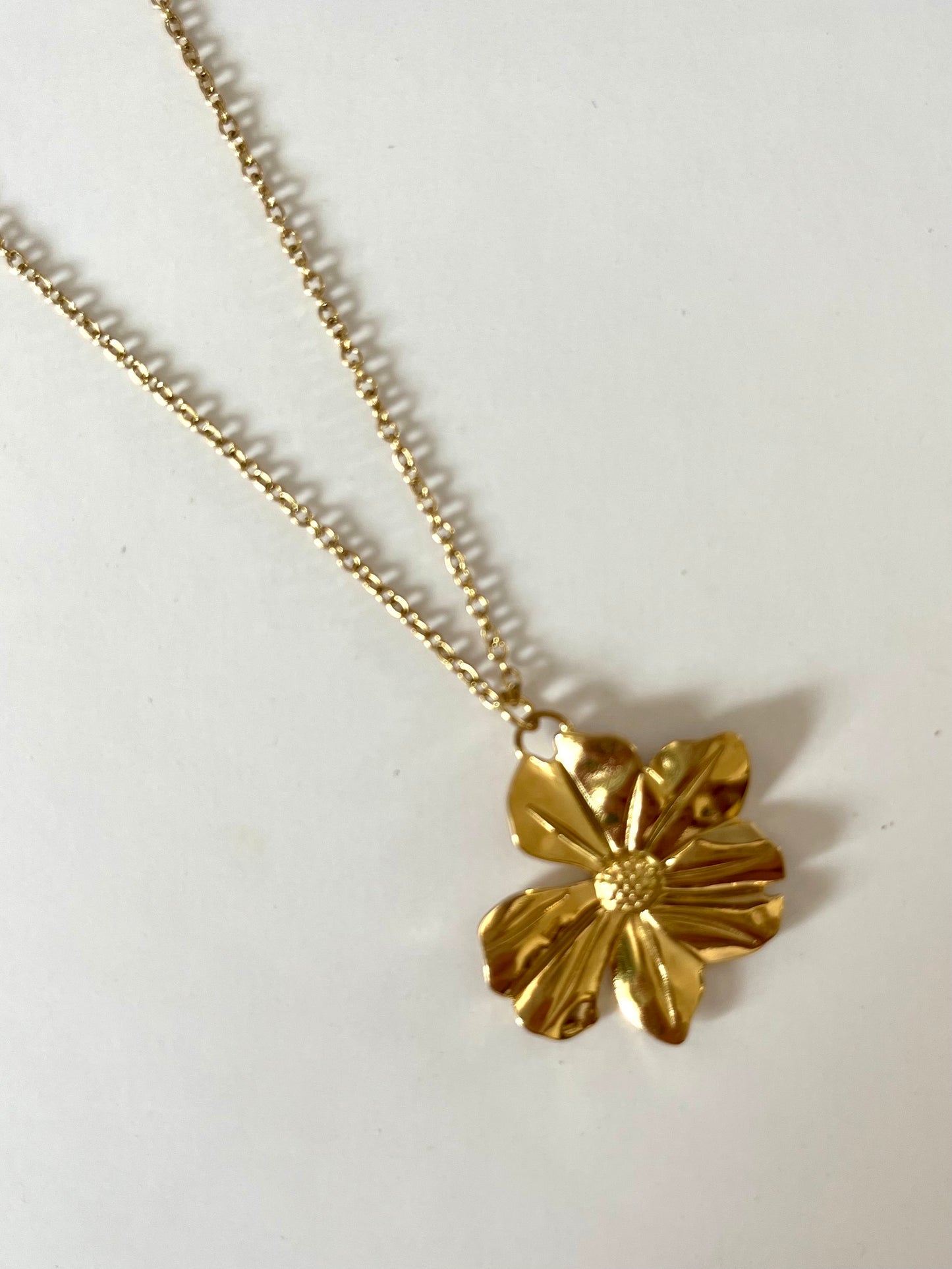 Mendosa l Collier fleur doré chic