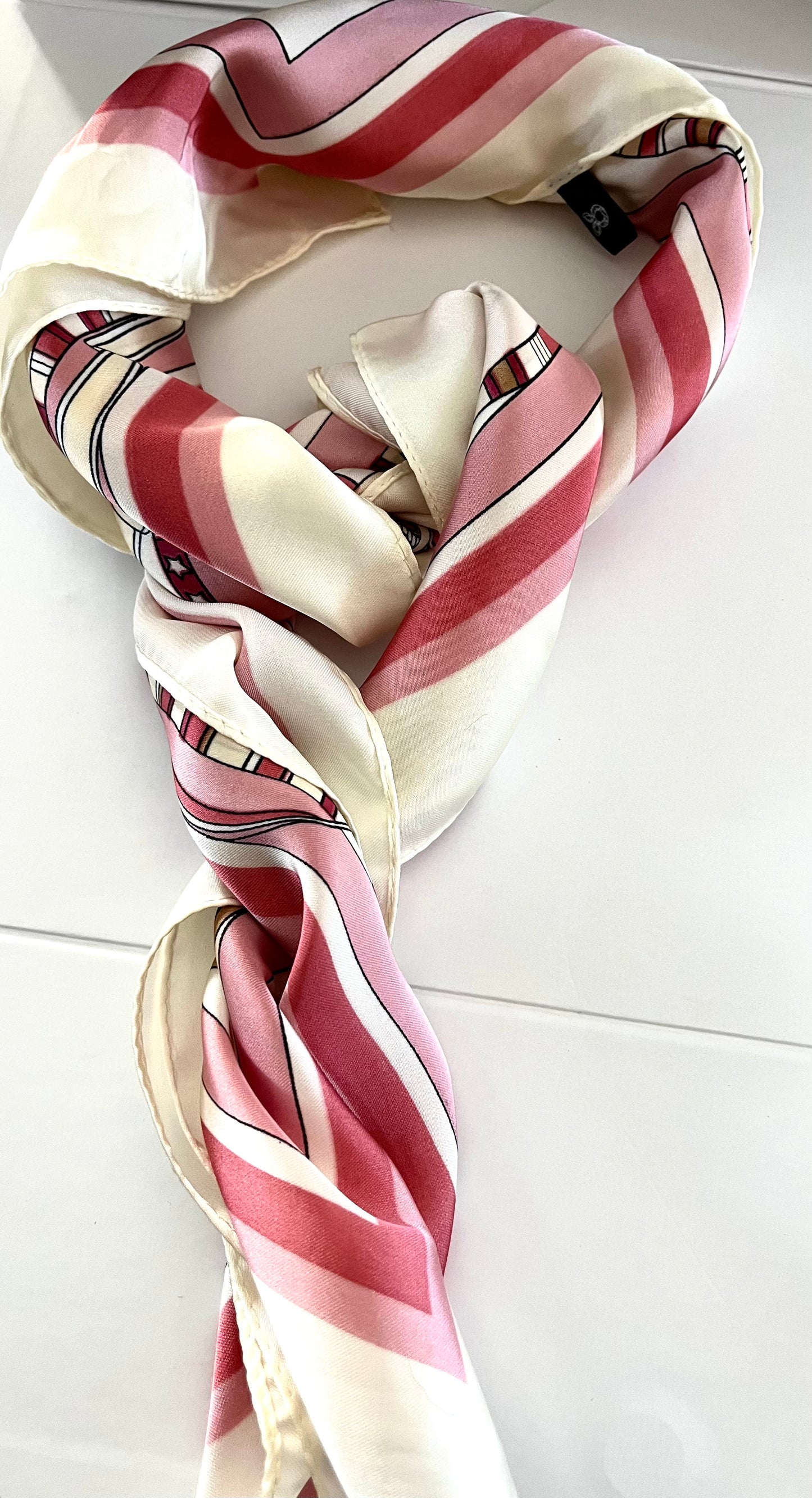 Lili l Foulard rose et blanc
