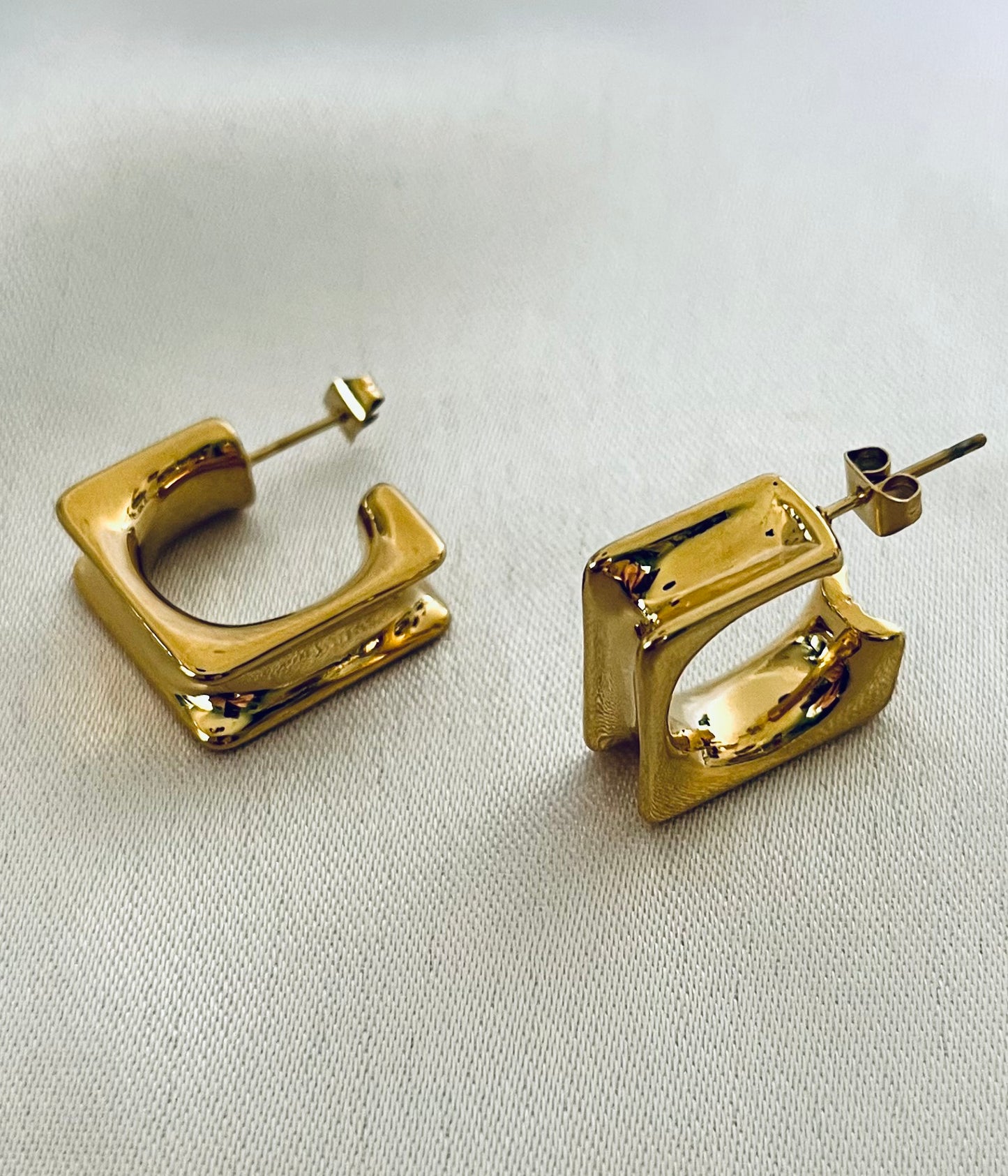 LOLITA l Boucles d'oreilles dorées