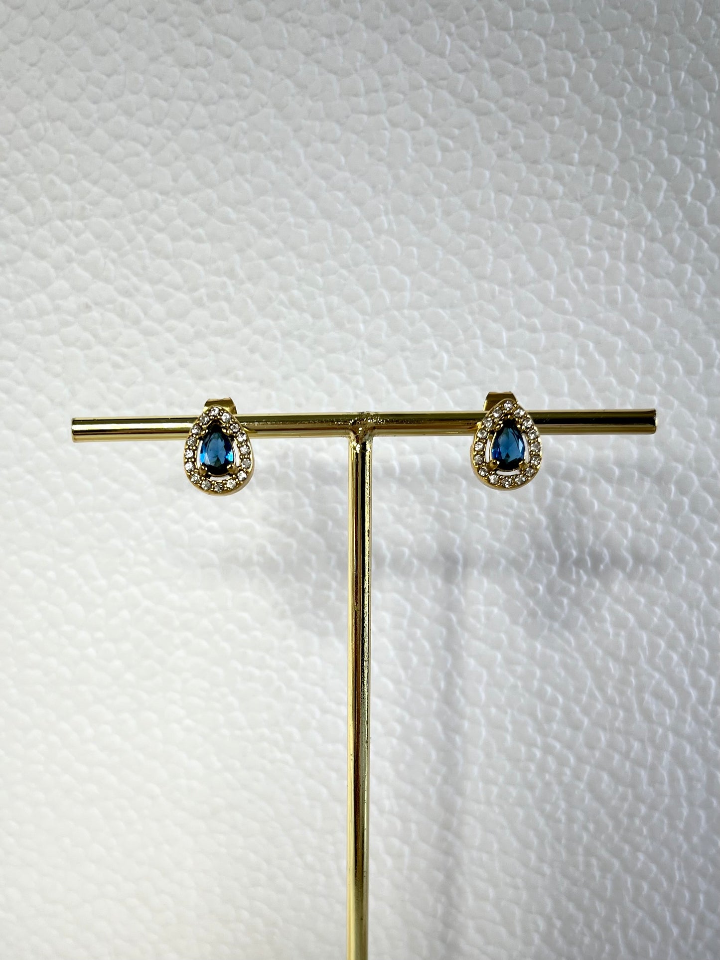 Soraya l boucles d'oreilles dorées et ses pierres verte blanche bleu ou noire