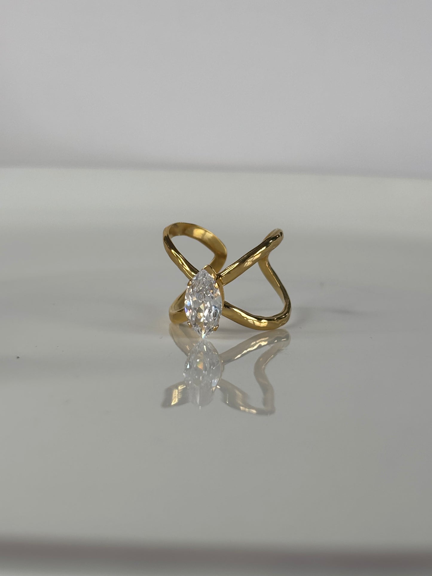 Shaina l Bague dorée et zircon blanc