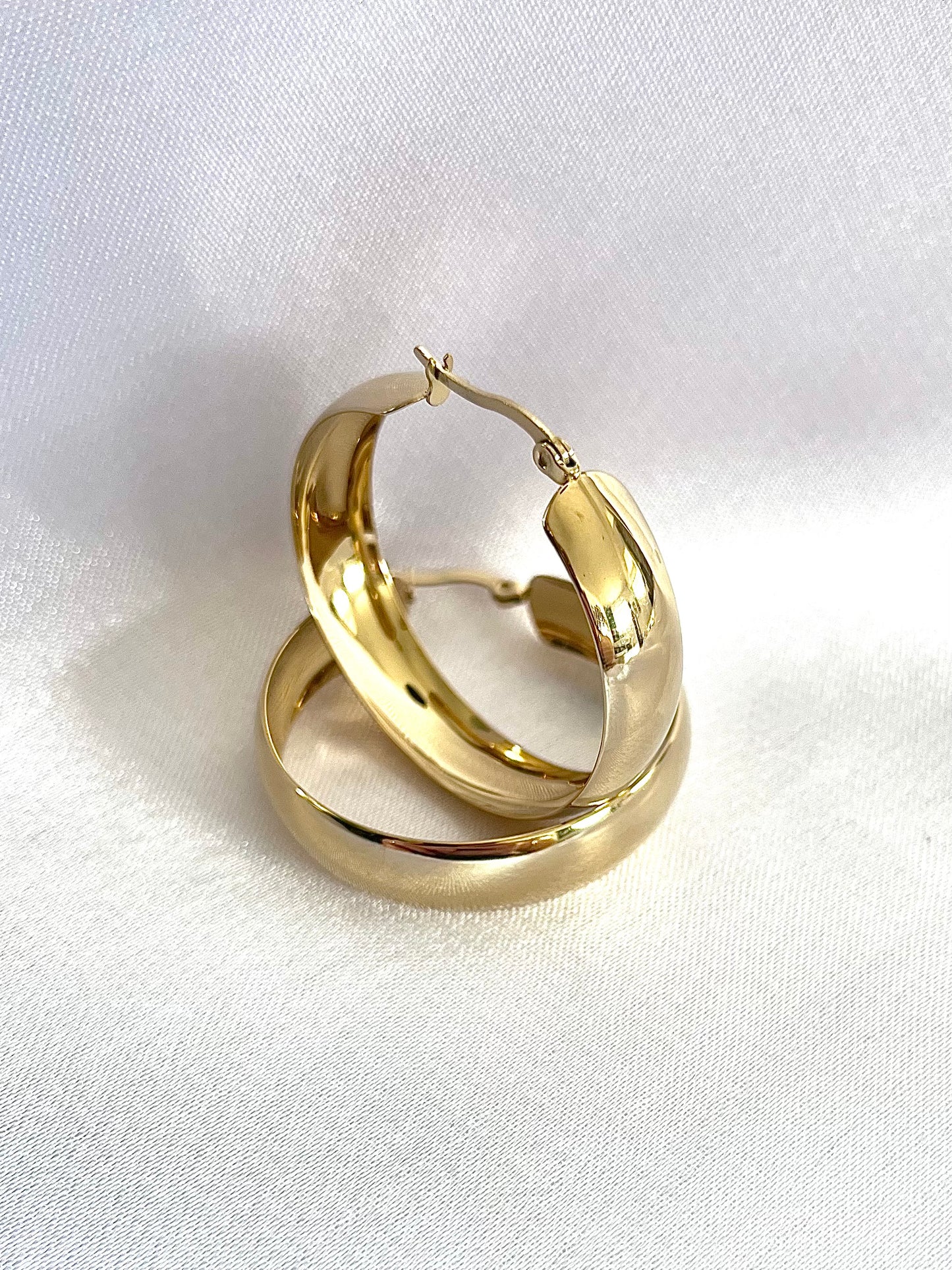 BEA l Boucles d'oreilles créoles dorées