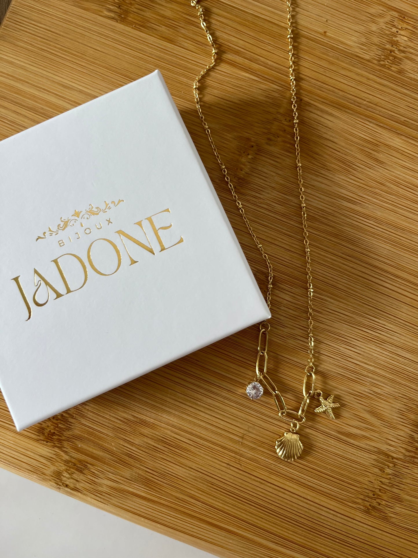 Mêla l Collier doré à breloque