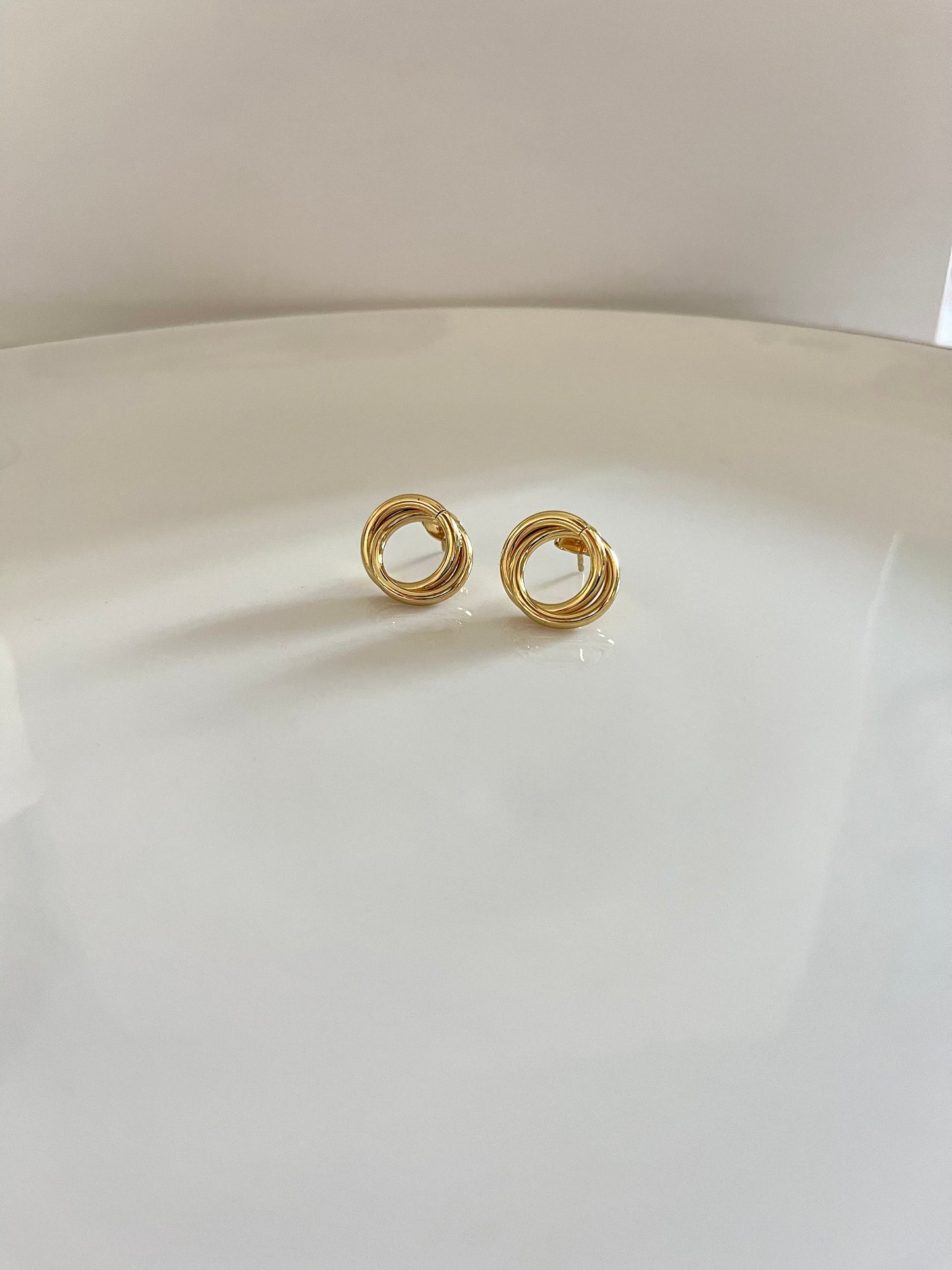 Louane l Boucles d'oreilles chic dorées