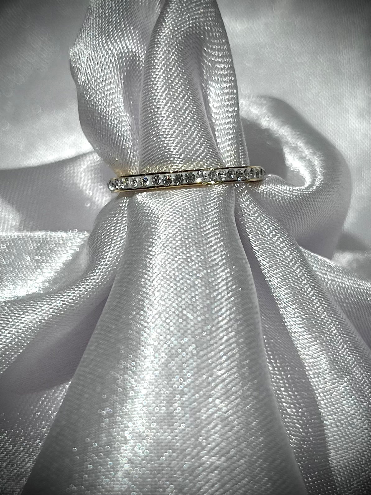 CHARLOTTE l Bague dorée sertis que tout le tour de zircon blanc brillant
