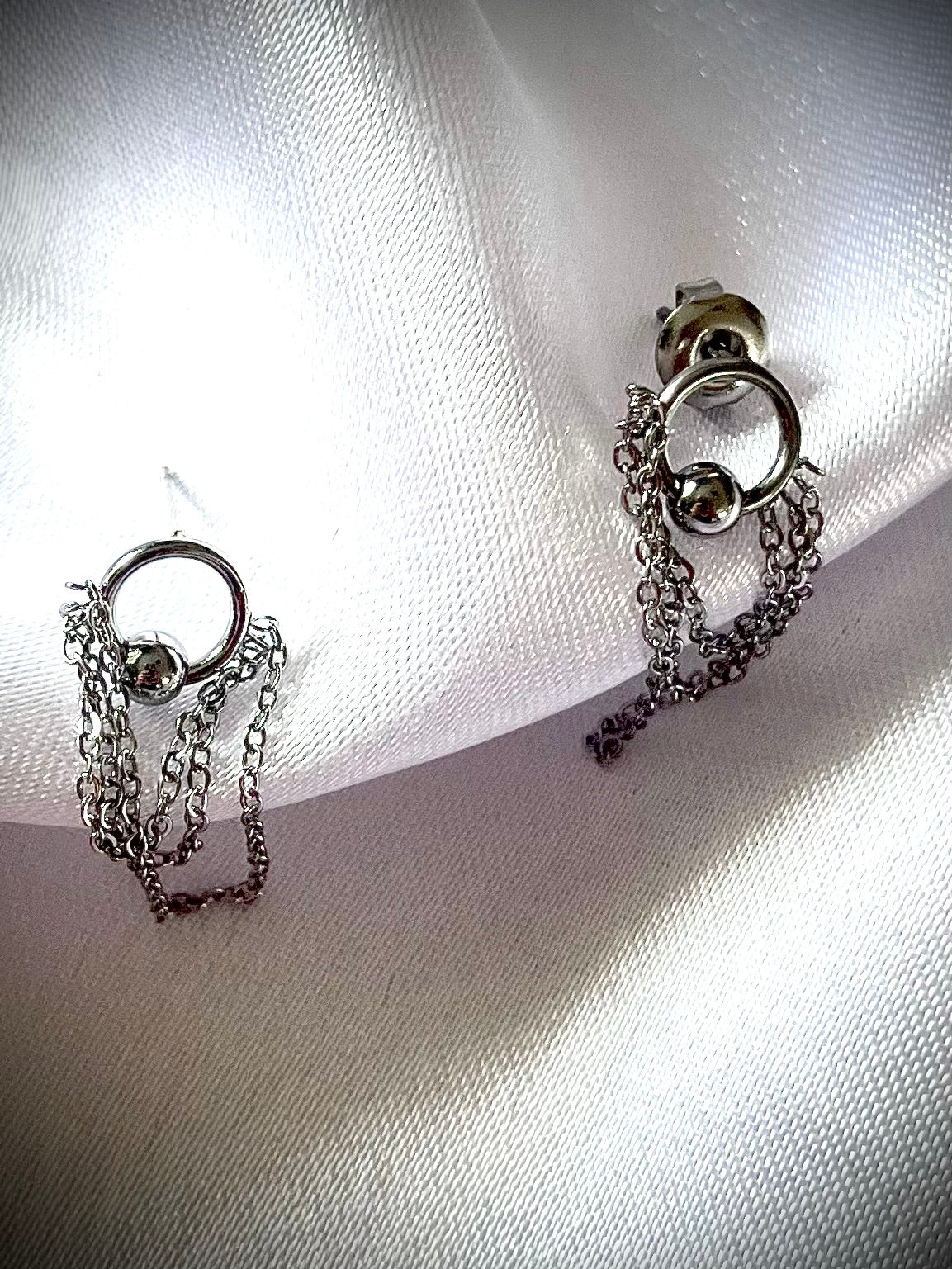ODA l Boucles d'oreilles triple chaînette dorées ou argentées en acier inoxydable