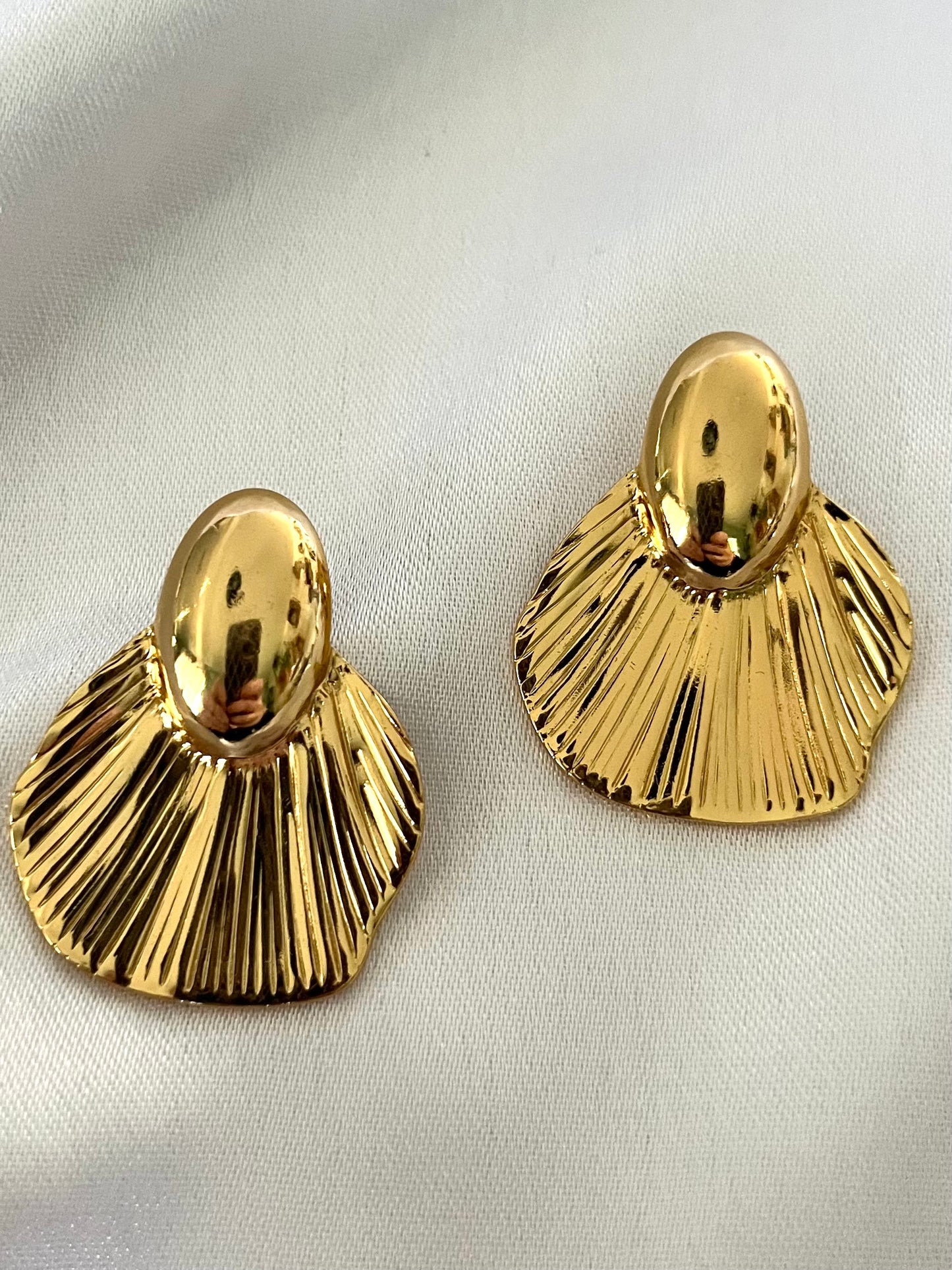 AMALIA l Boucles d'oreilles dorées feuille