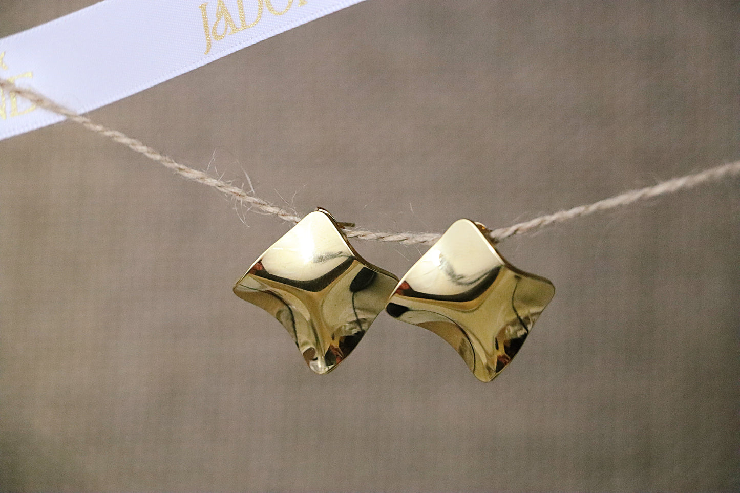 MALIA l Boucles d'oreilles dorées en acier inoxydable