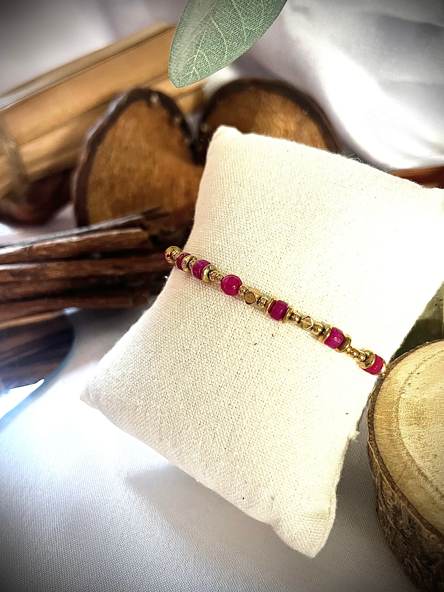 ROSE l Bracelet doré et perles rose