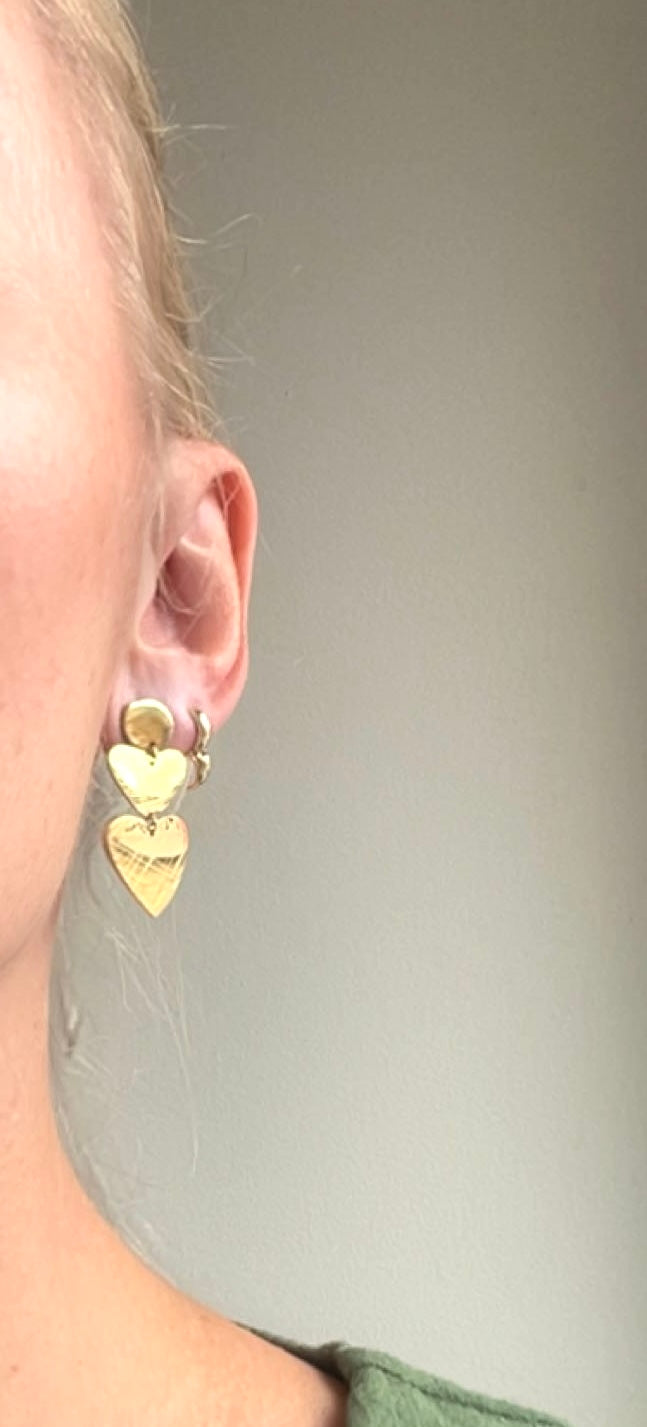 LOVE l Boucles d'oreilles pendante cœur doré en acier inoxydable