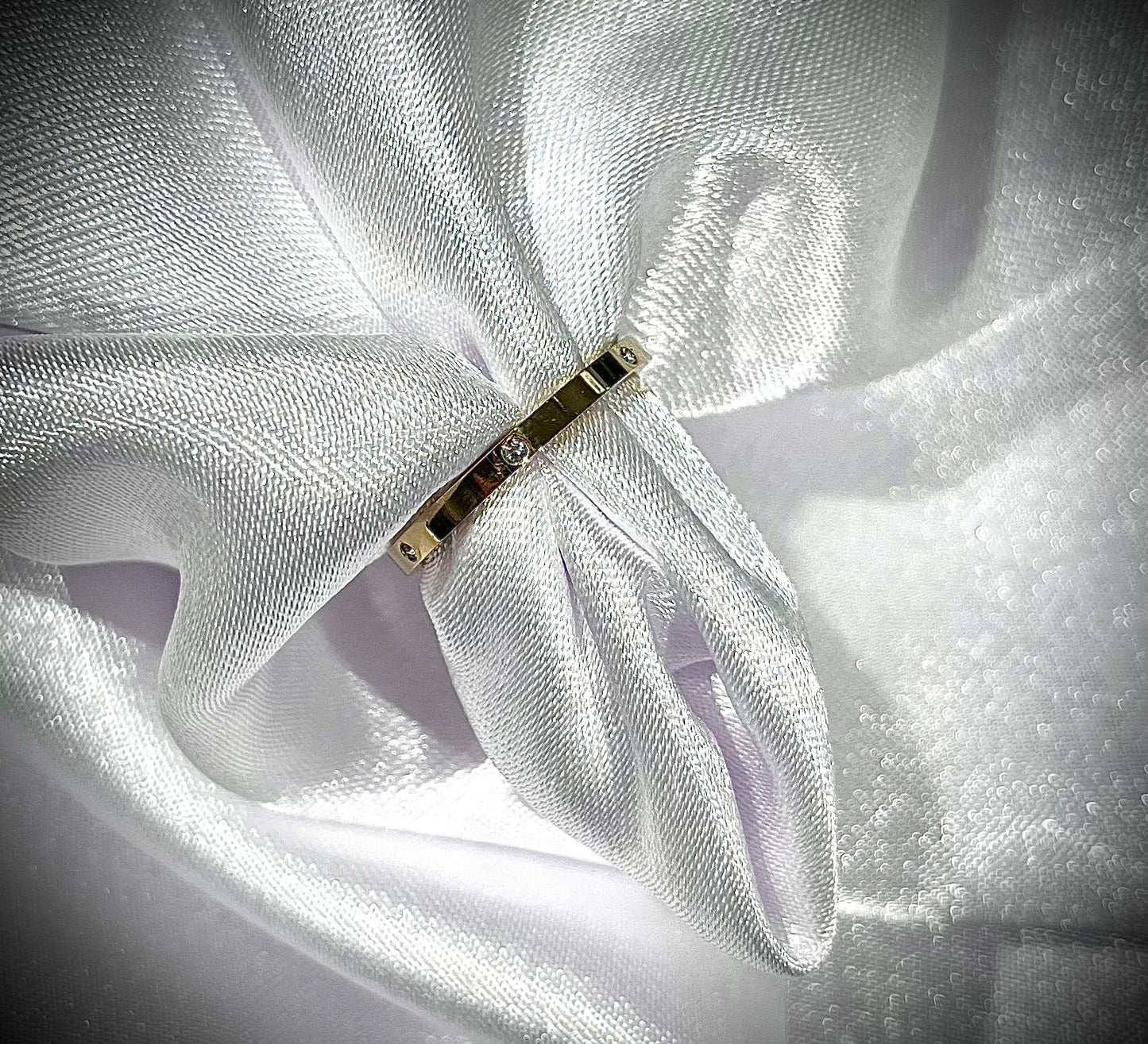 SYDNEY l Bague fine sertie de petits zircon blanc