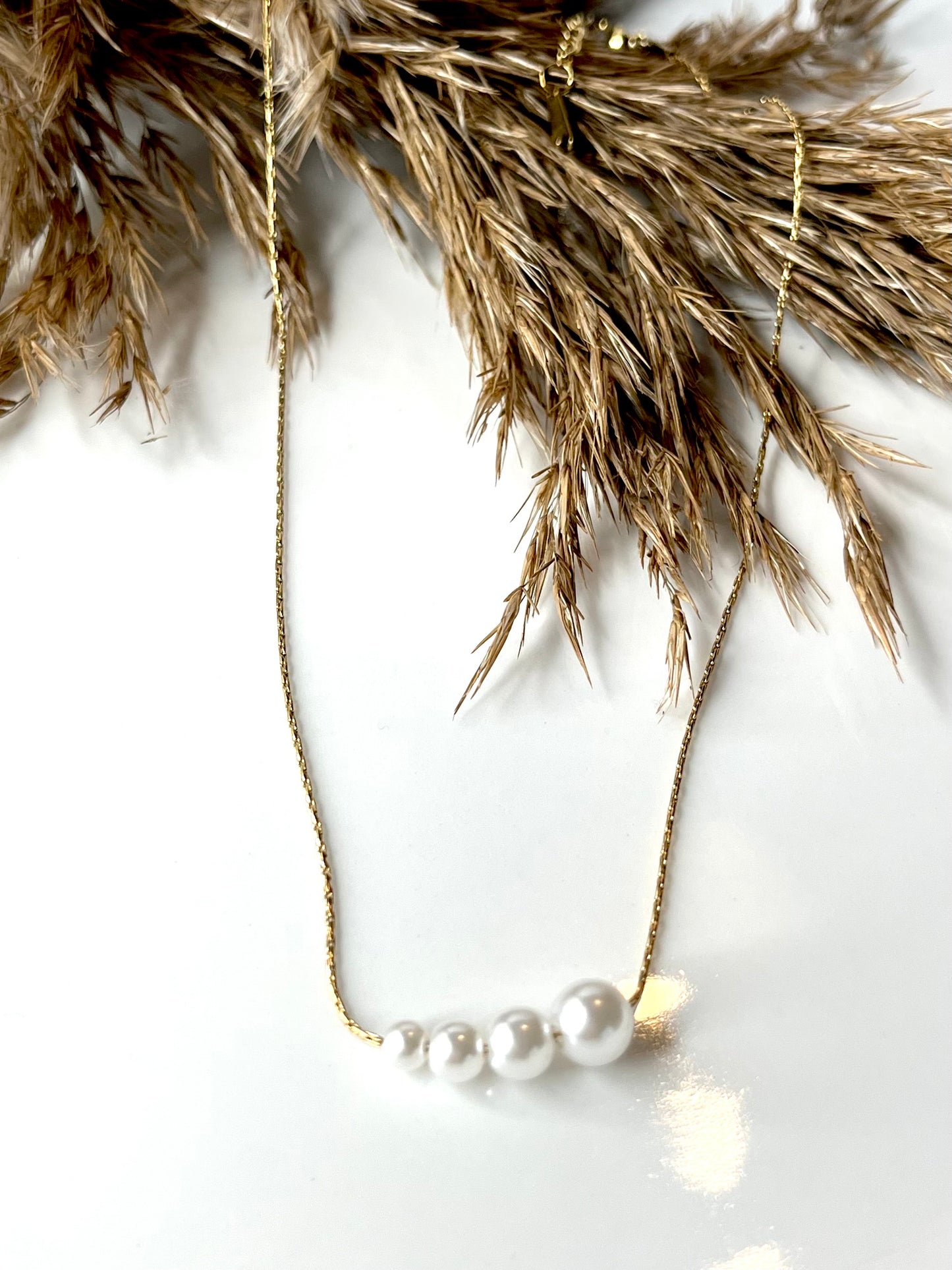 Jody l Collier doré et ses perles