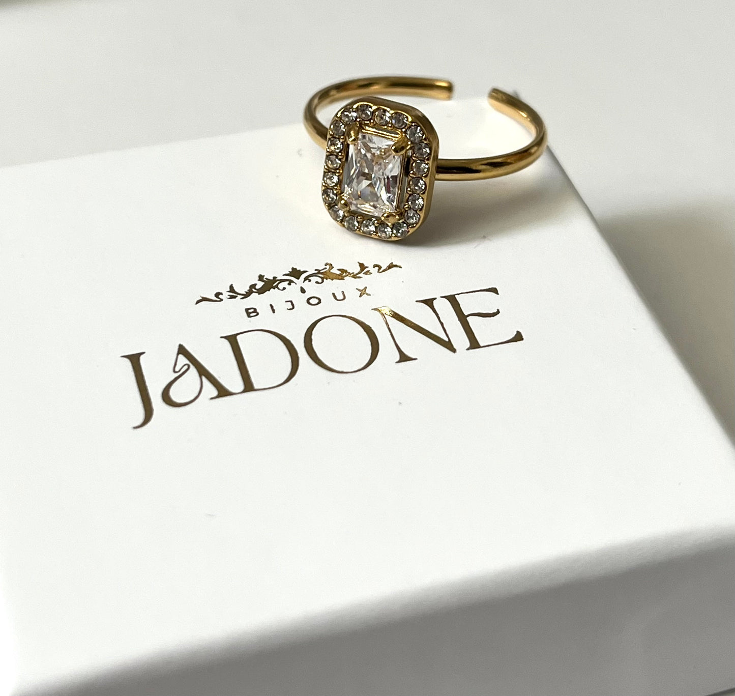 SOANA l Bague ajustable dorée et zircon