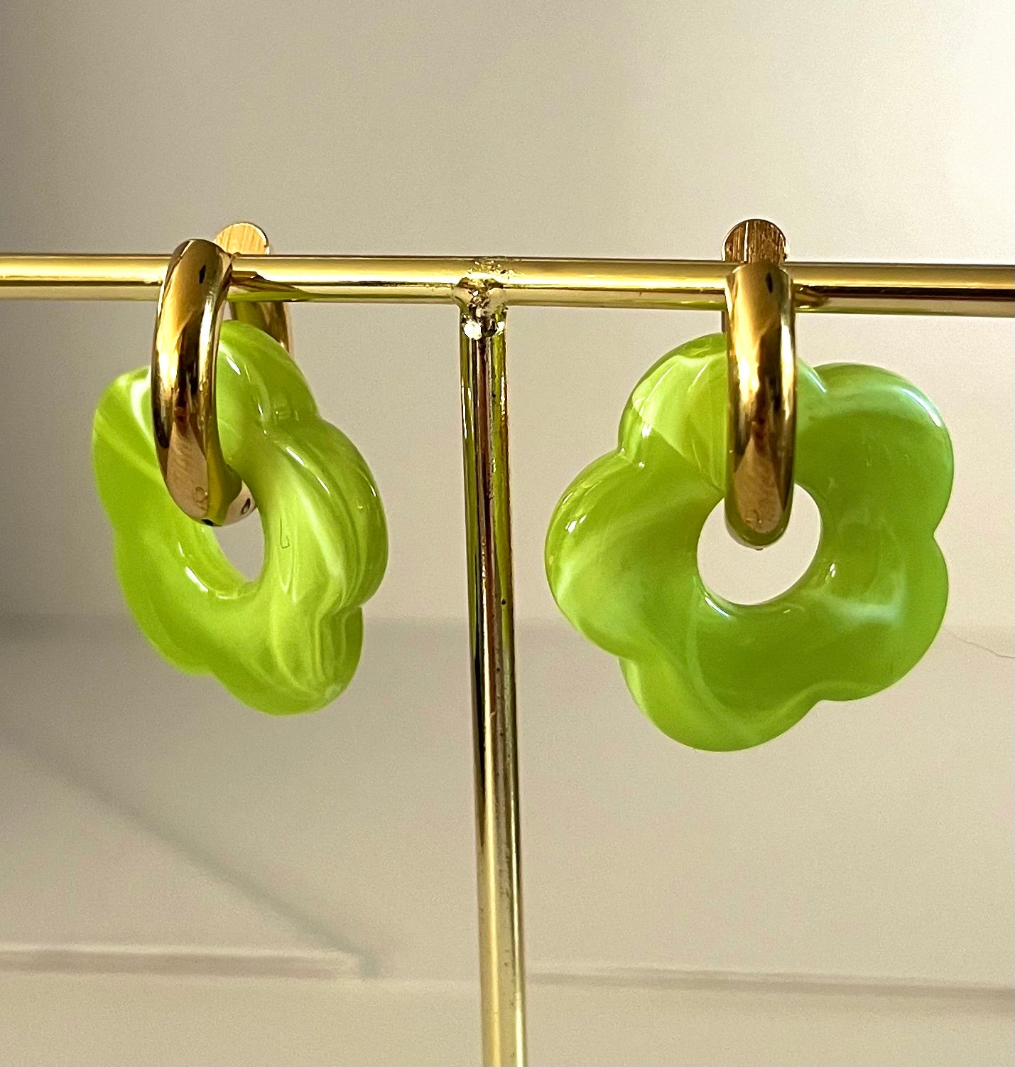 VILADY l Boucles d'oreilles créoles à fleur colorés
