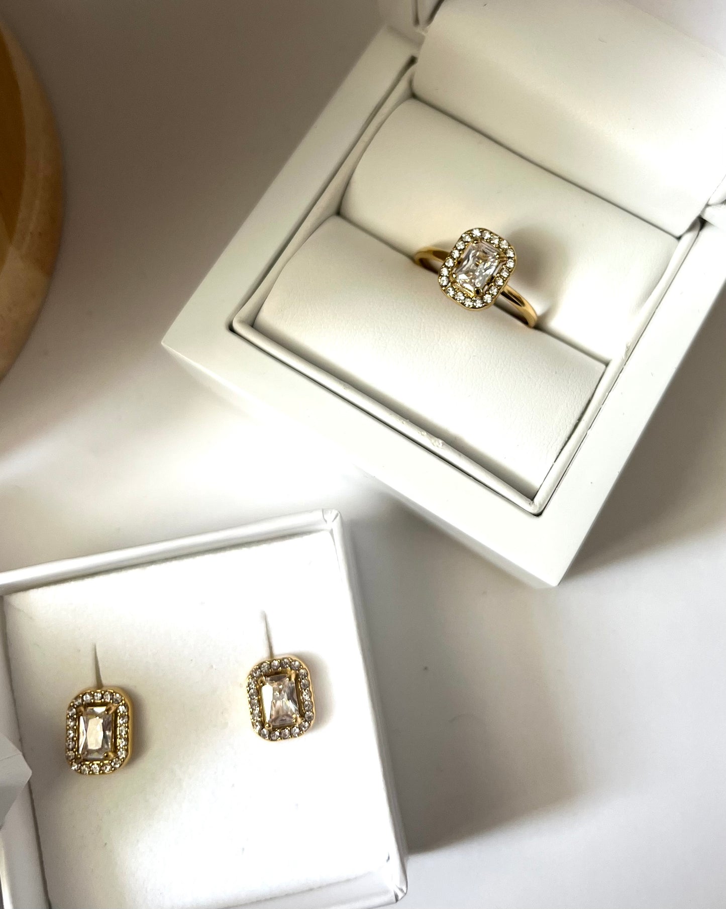 SOANA l Bague ajustable dorée et zircon