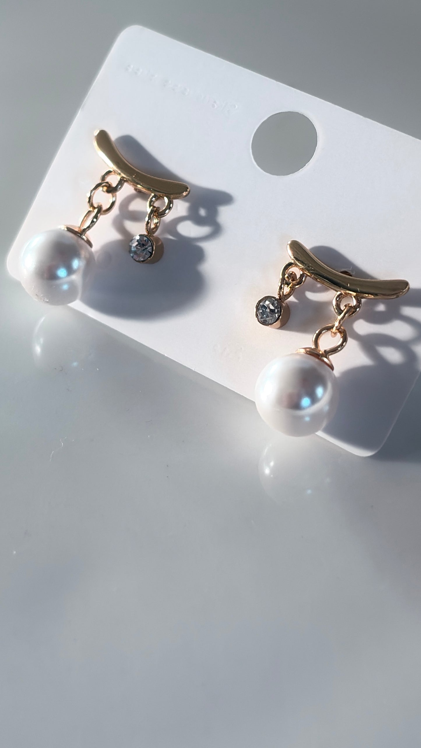 Elena l boucles d'oreilles dorées perles blanches