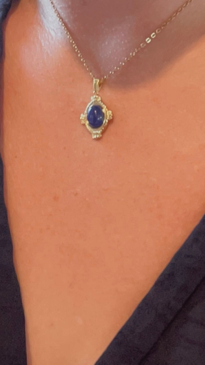 INAYA l Collier doré et sa pierre bleu