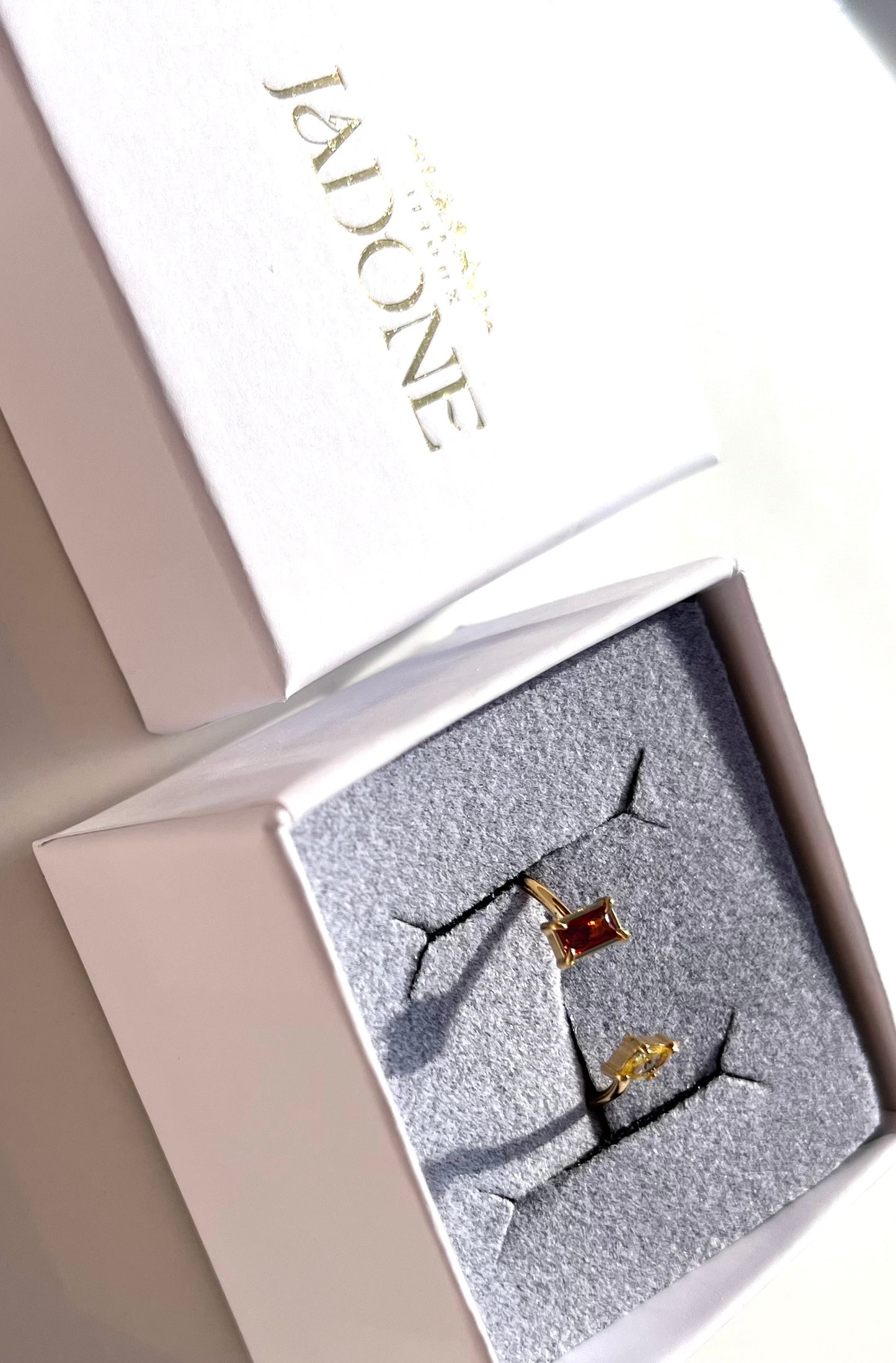 Val l Bague dorée et zircon ambre