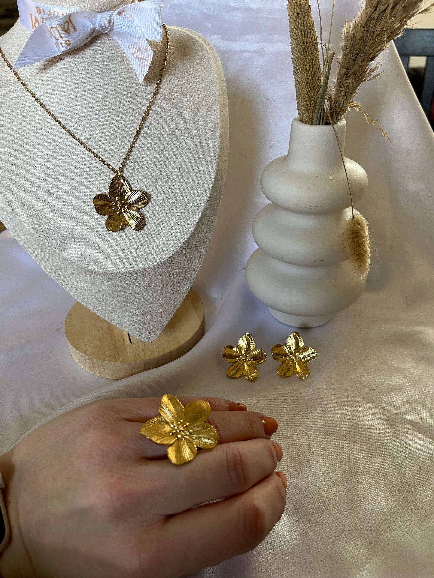 MALONA l Collier doré fleur
