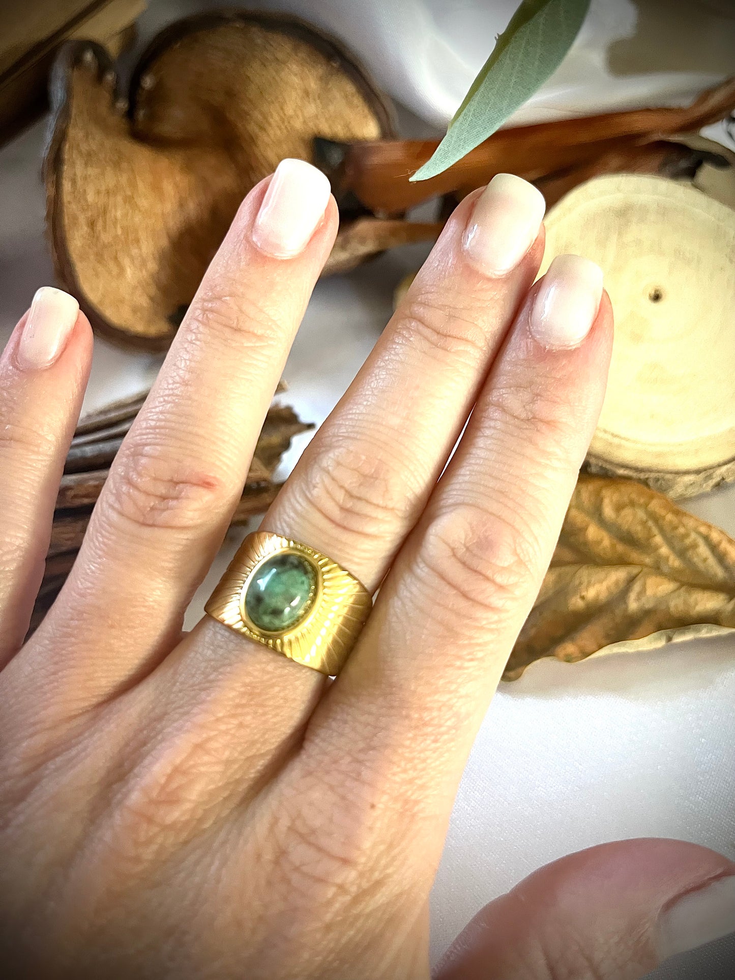 AURE l Bague ajustable dorée et sa pierre
