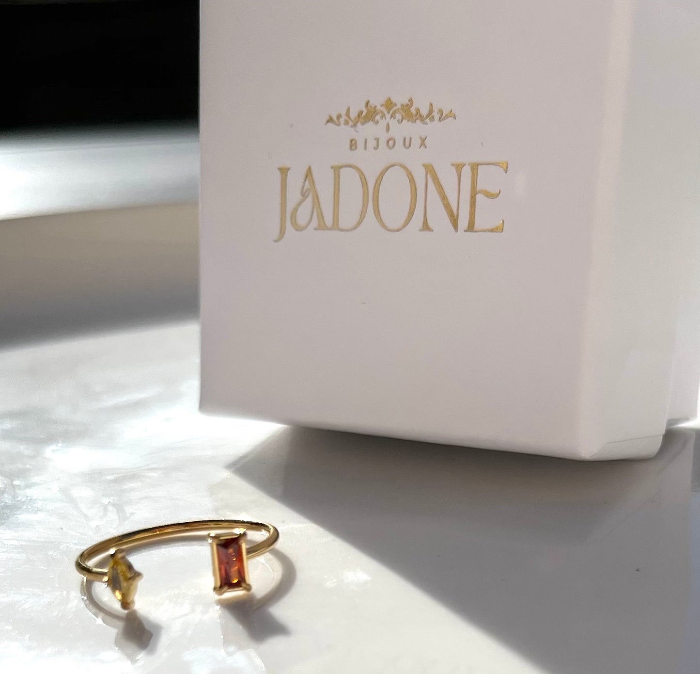 Val l Bague dorée et zircon ambre
