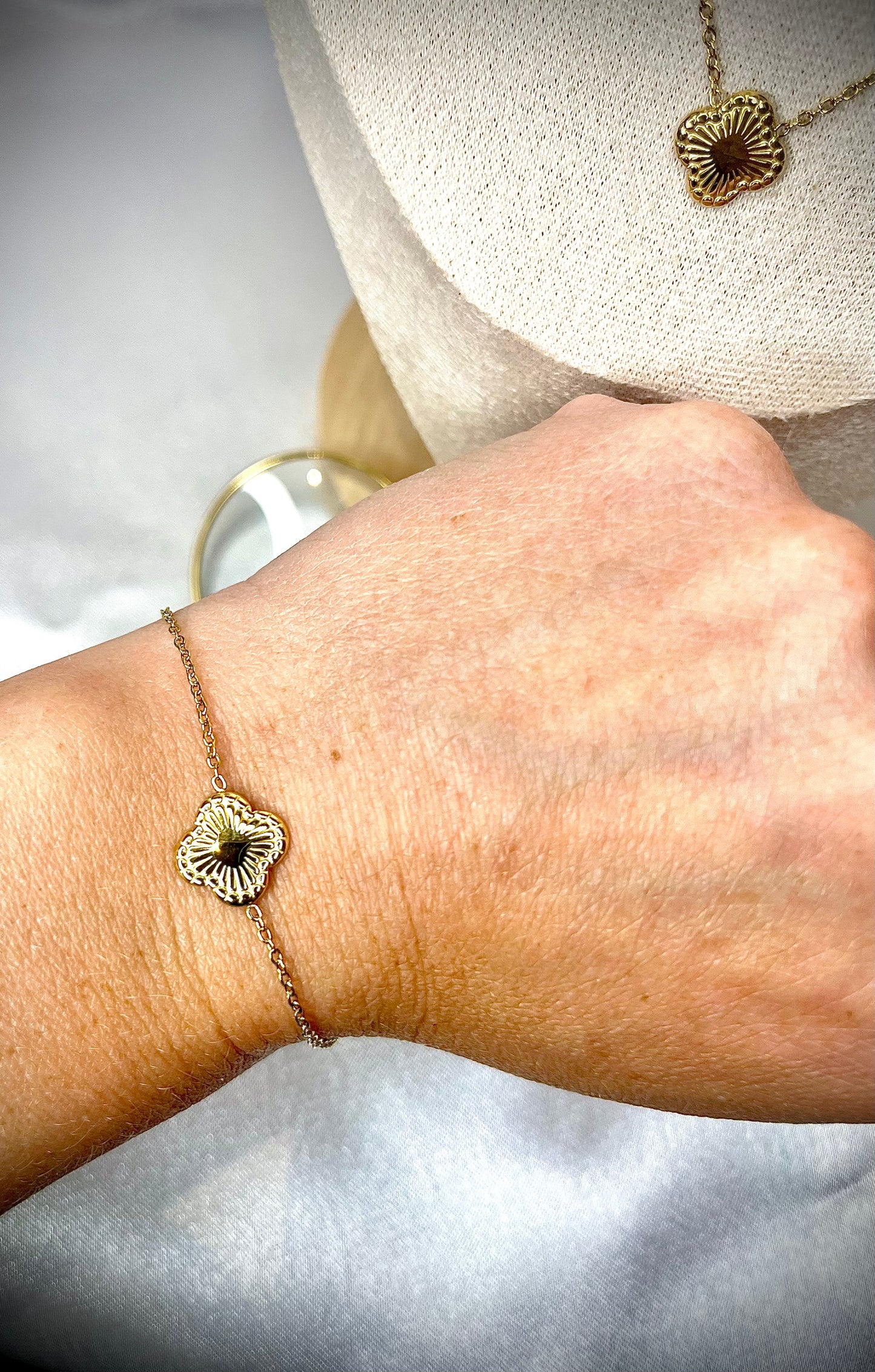 LOLA l Bracelet doré trèfle en acier inoxydable