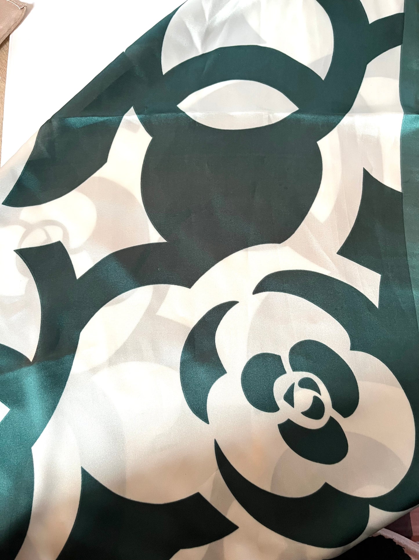 Céladon l Foulard chic vert