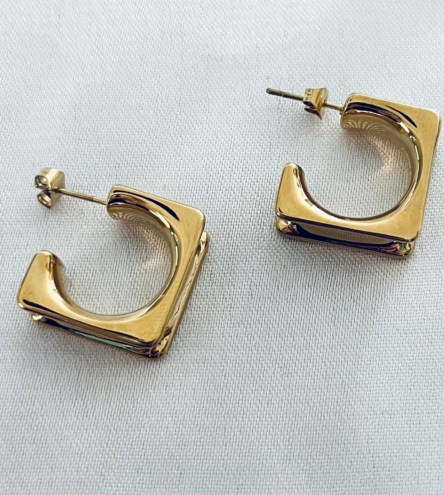LOLITA l Boucles d'oreilles dorées