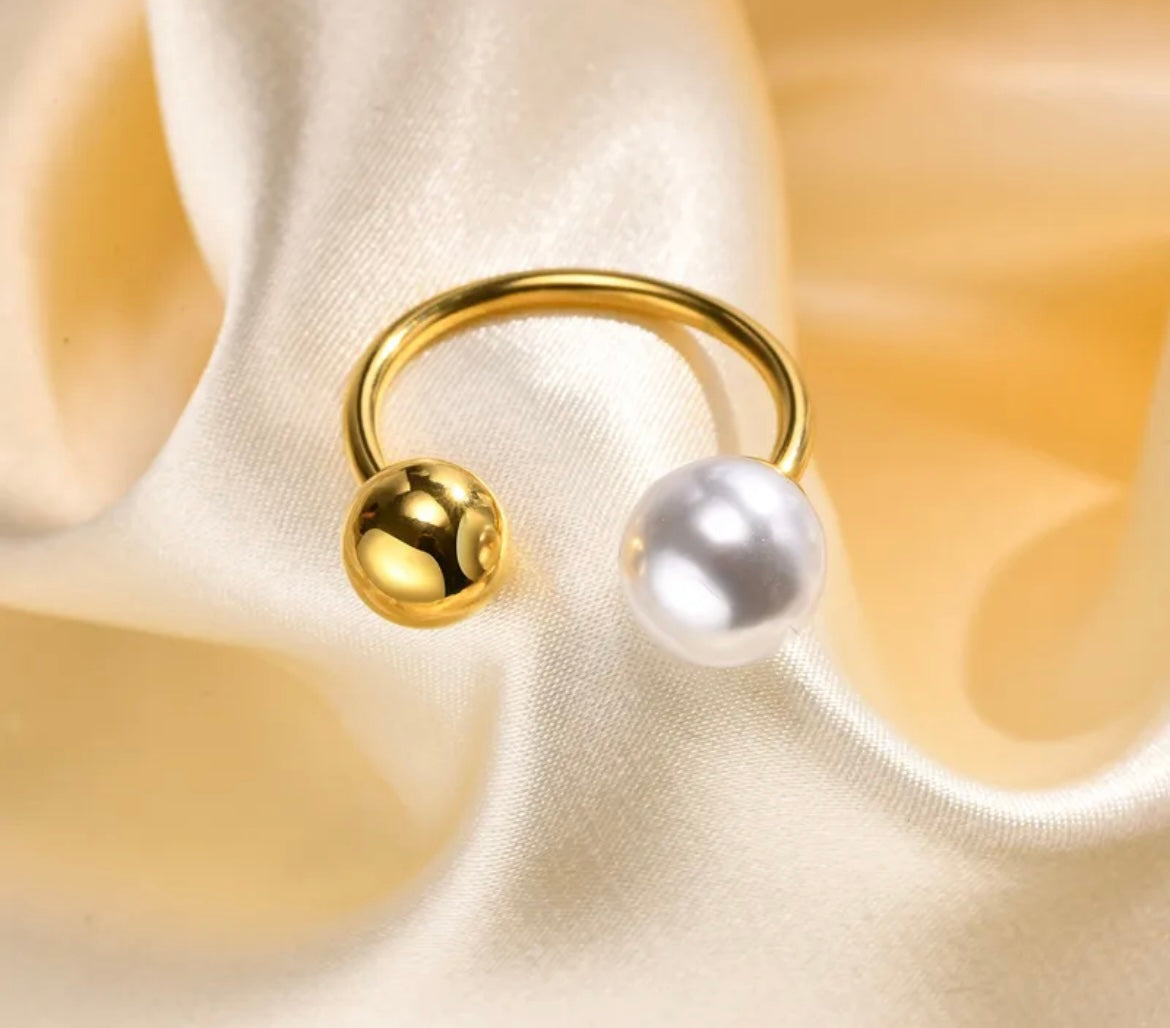ANGEL l Bague ajustable dorée et perle blanche