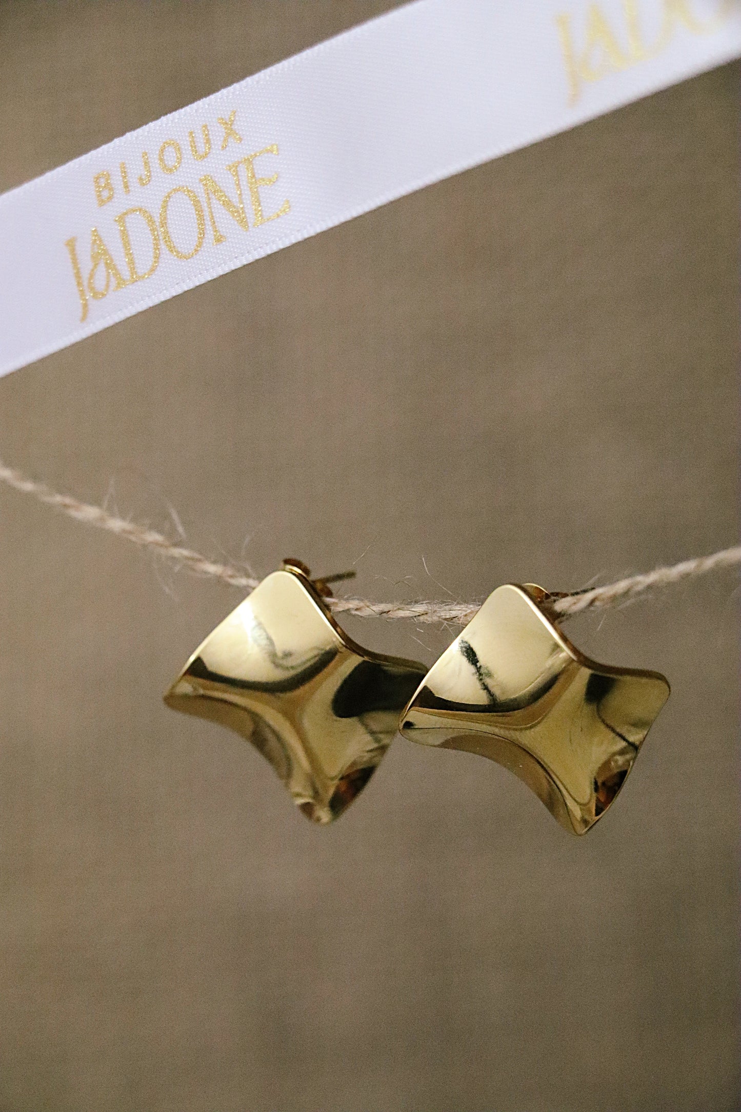 MALIA l Boucles d'oreilles dorées en acier inoxydable