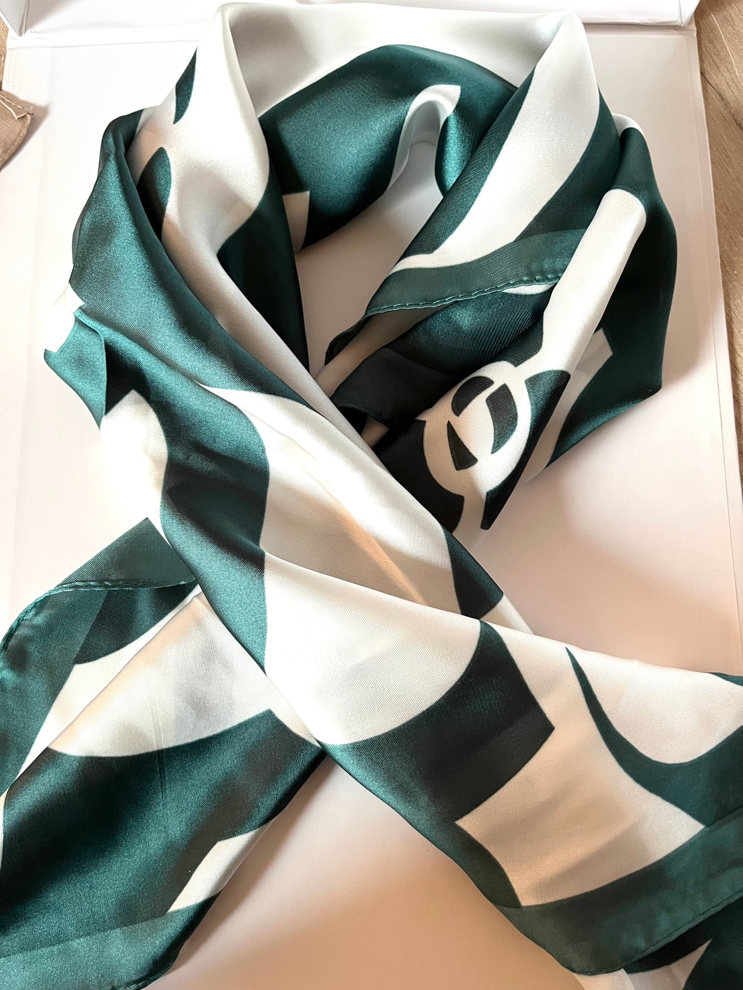 Céladon l Foulard chic vert