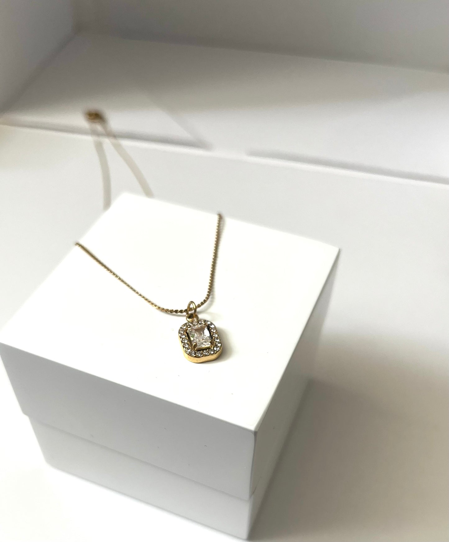 SOANA l Collier doré et zircon