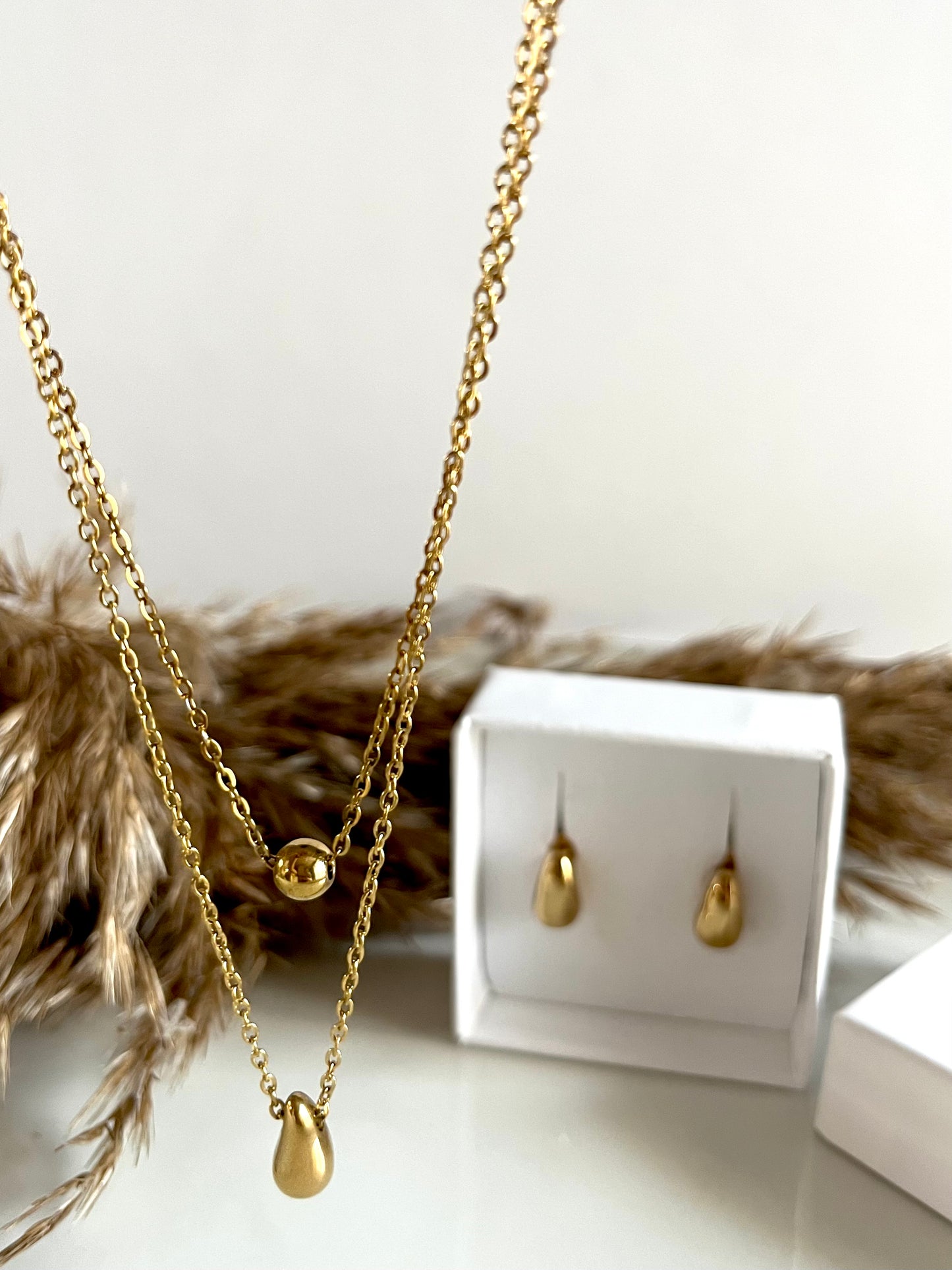 CARINE l Boucles d'oreilles et/ou collier petite gouttelette doré ou argenté