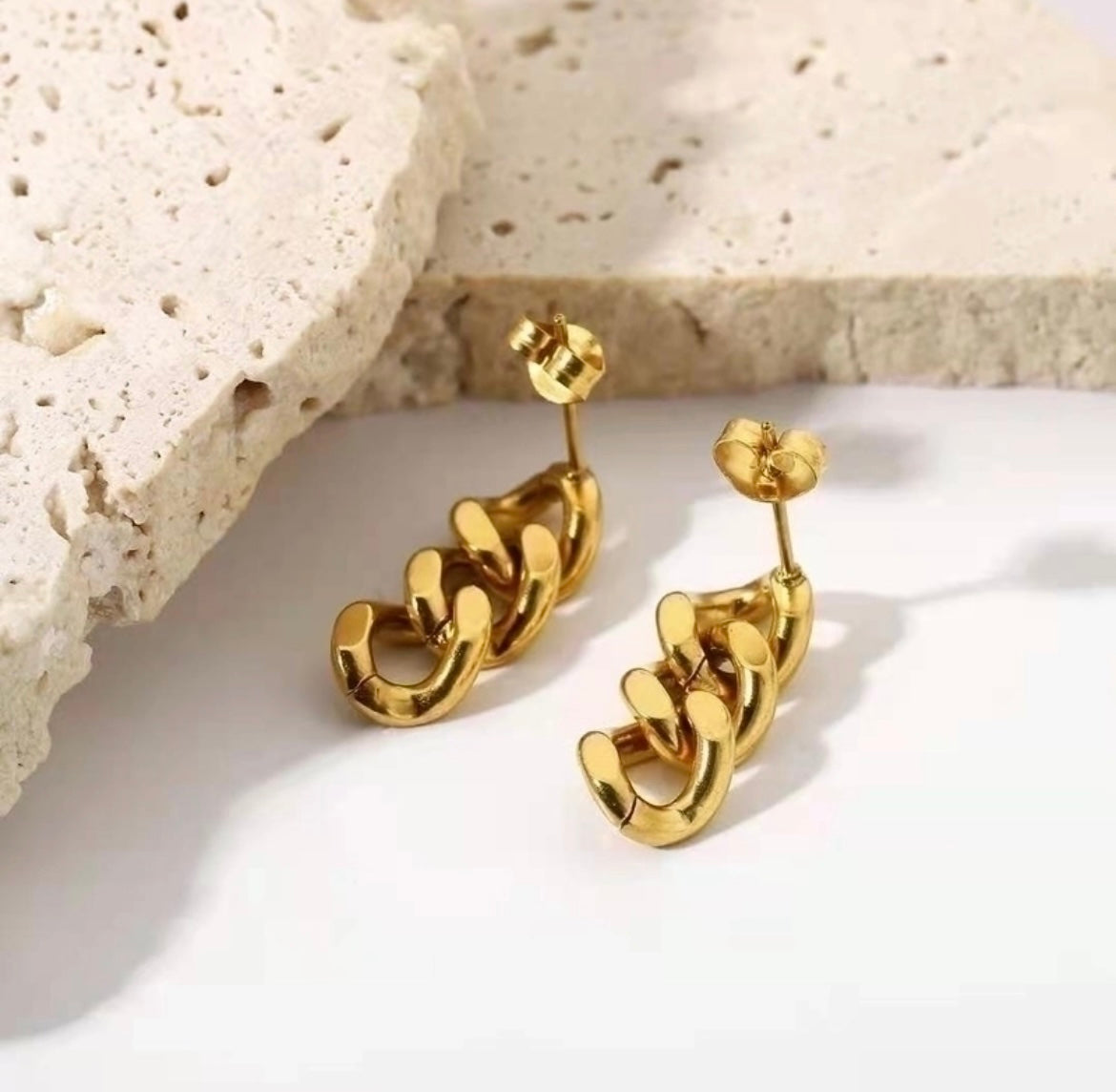 ZURI l Boucles d'oreilles maillons dorées en acier inoxydable