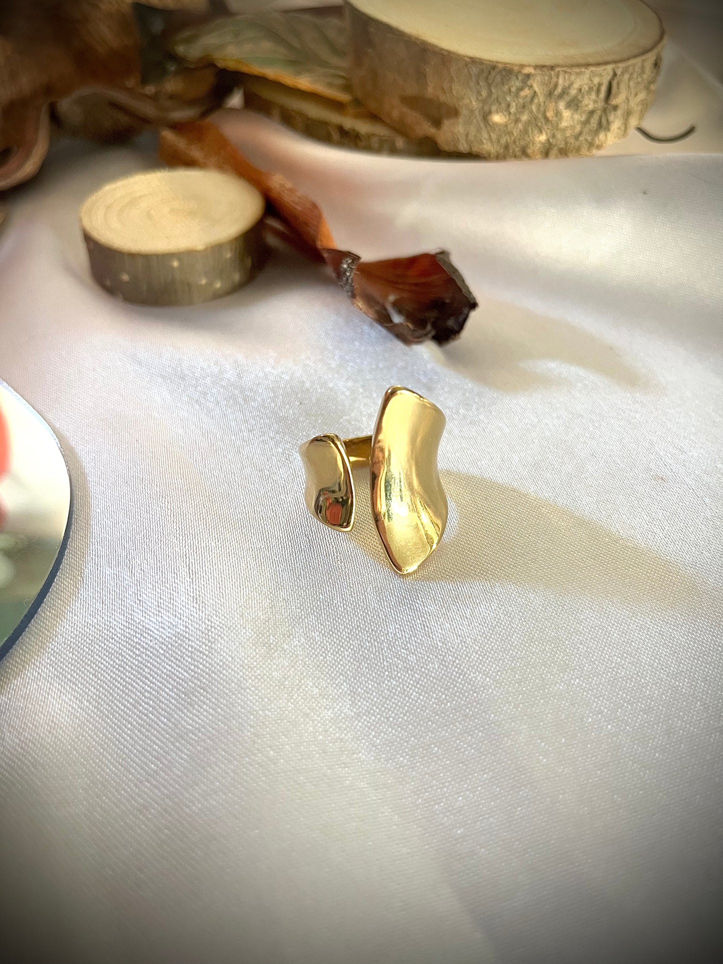AELIS l bague dorée imposante