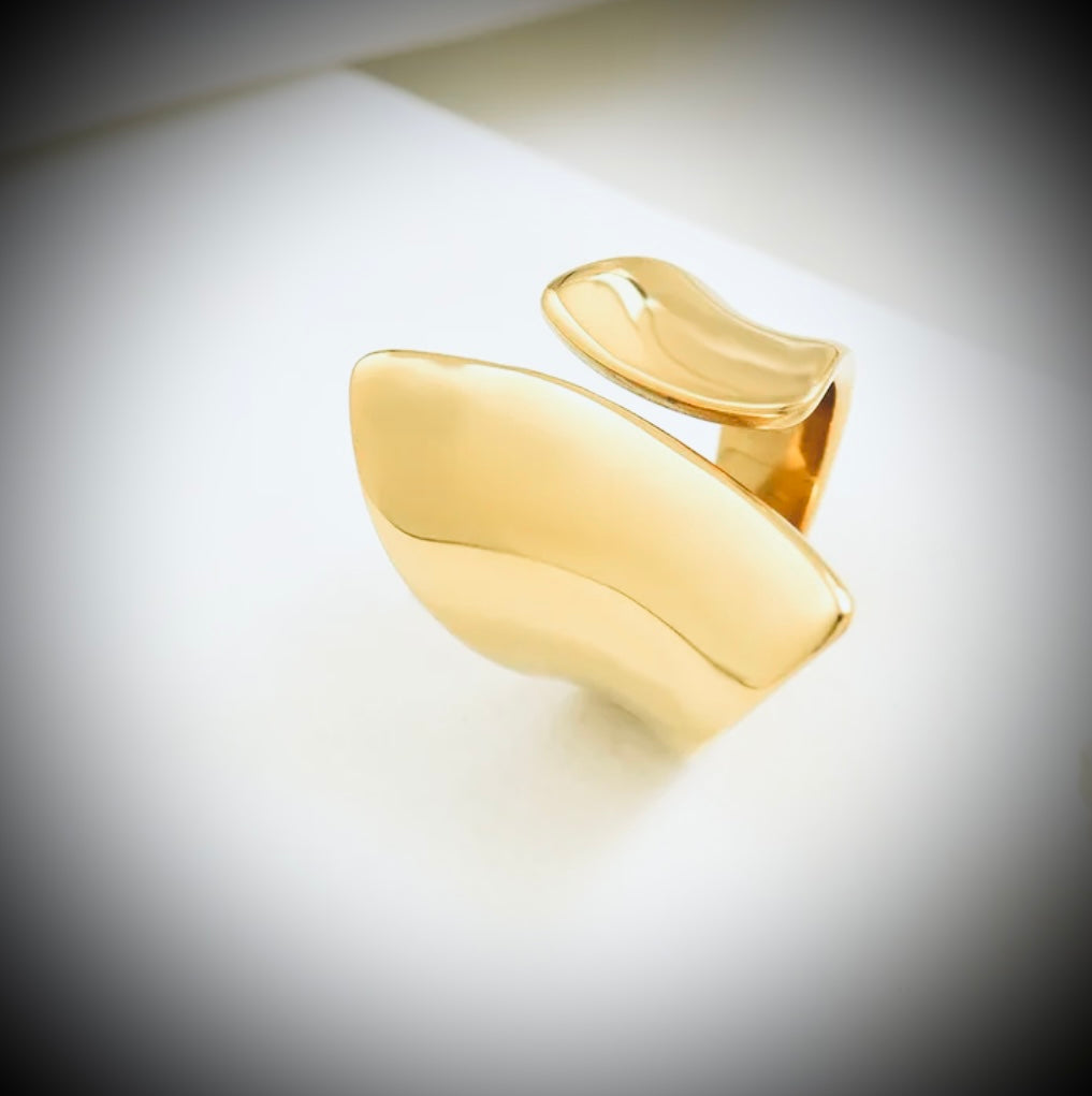 AELIS l bague dorée imposante
