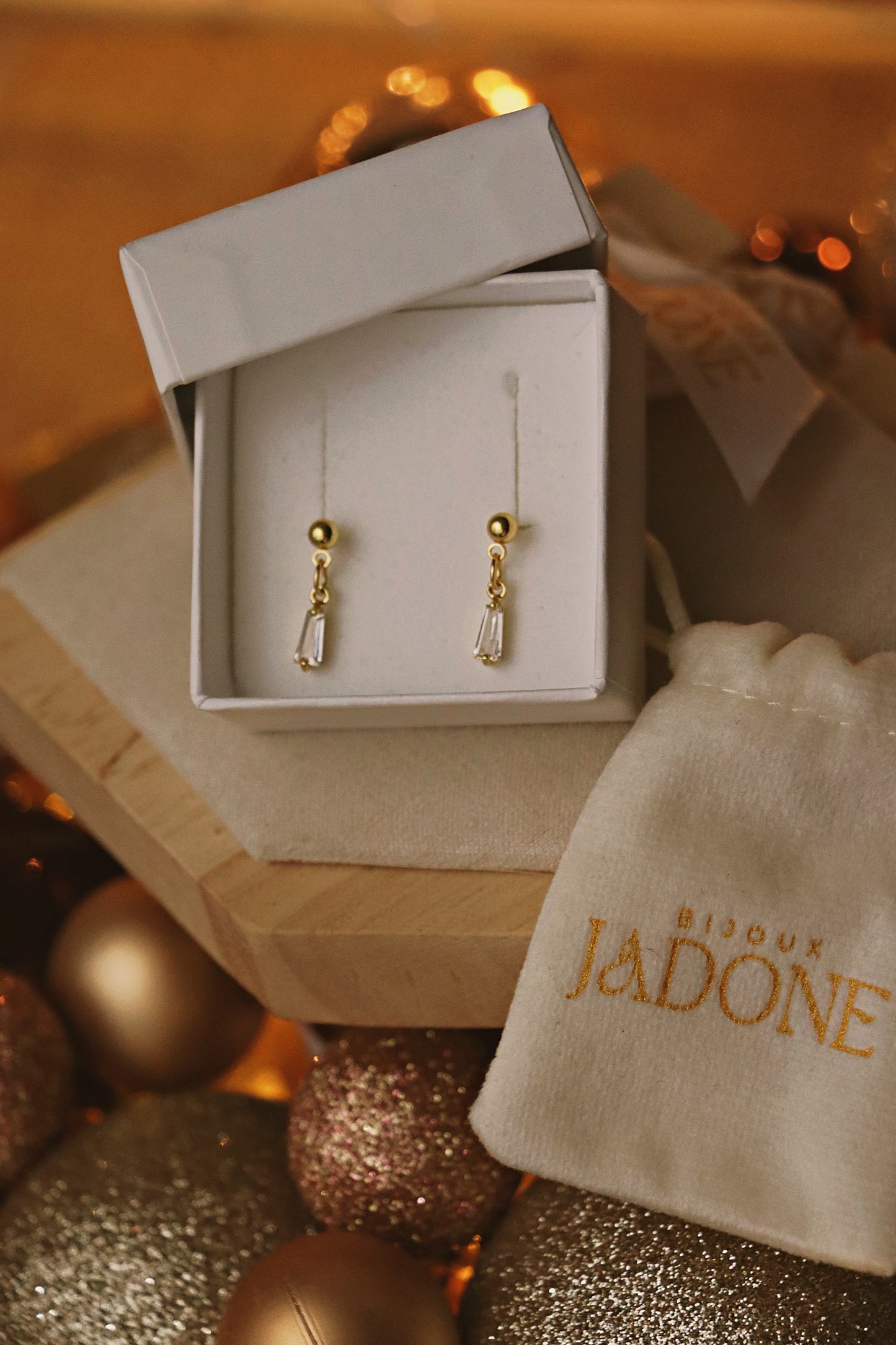 LILA l Boucles d'oreilles tombante dorées