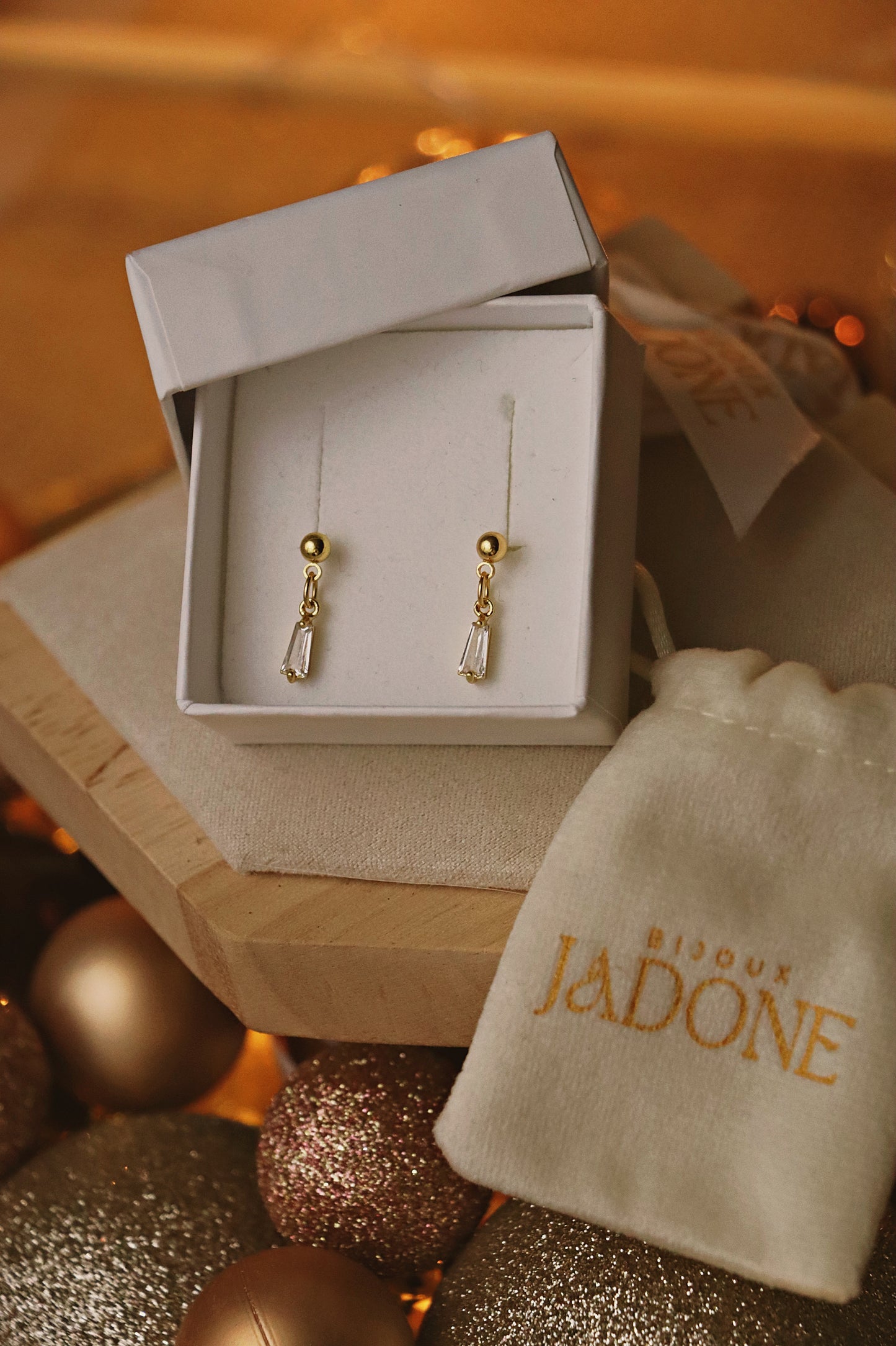 LILA l Boucles d'oreilles tombante dorées