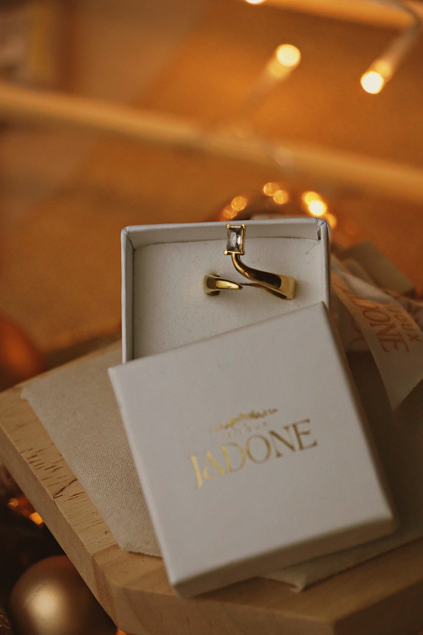 MIDNIGHT I Bague dorée et zirconium blanc