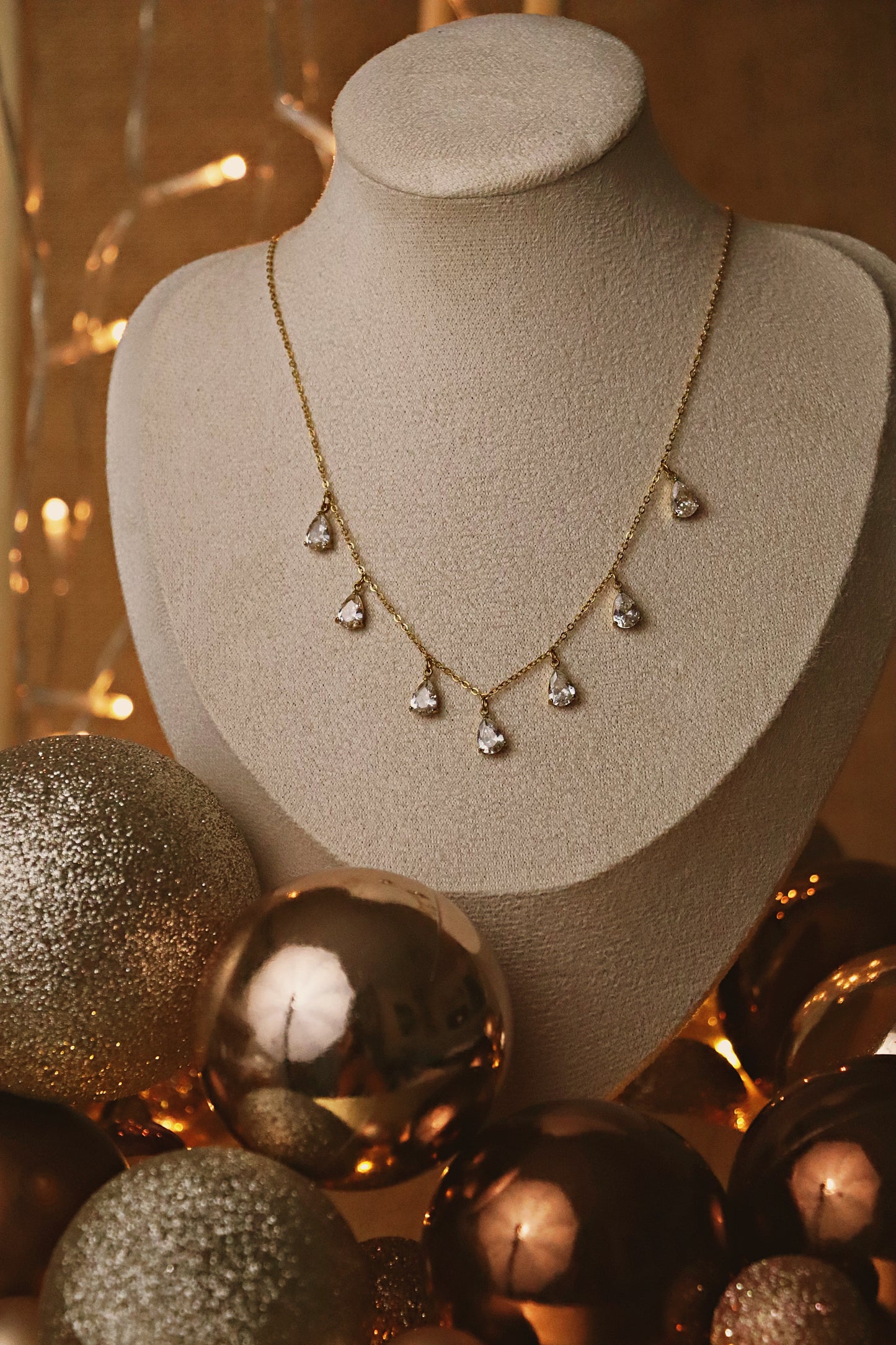 LORENA l Collier doré et zircons blanc multiples