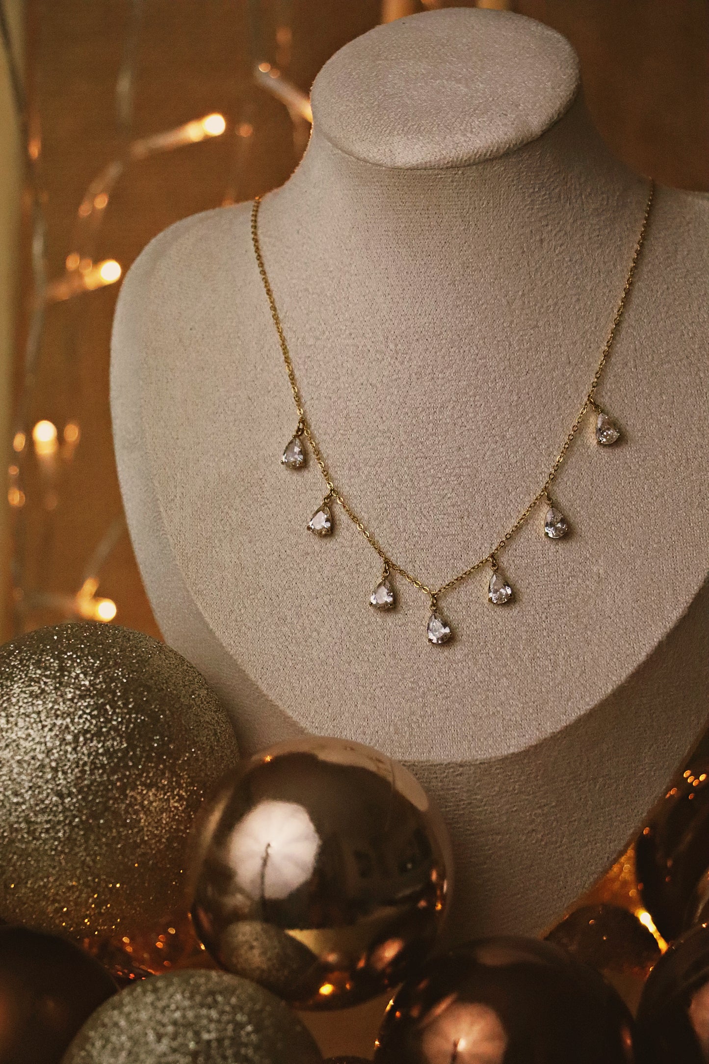 LORENA l Collier doré et zircons blanc multiples