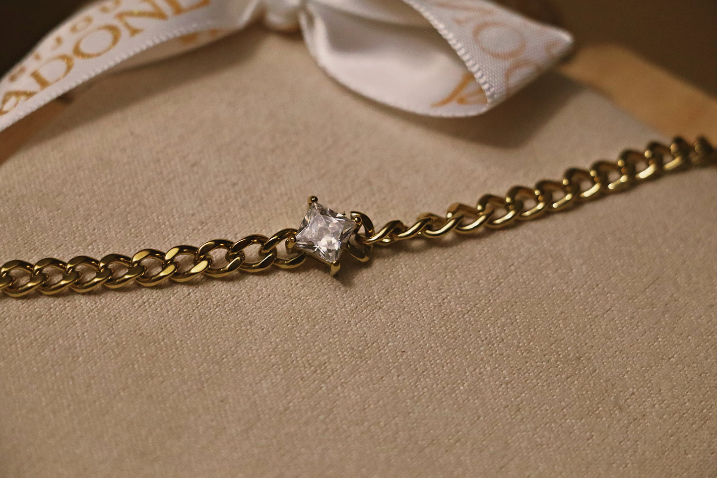 BÉRYL l bracelet doré et zircon blanc