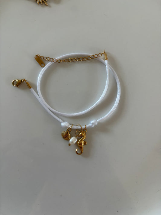Bracelet charms l blanc et charms doré