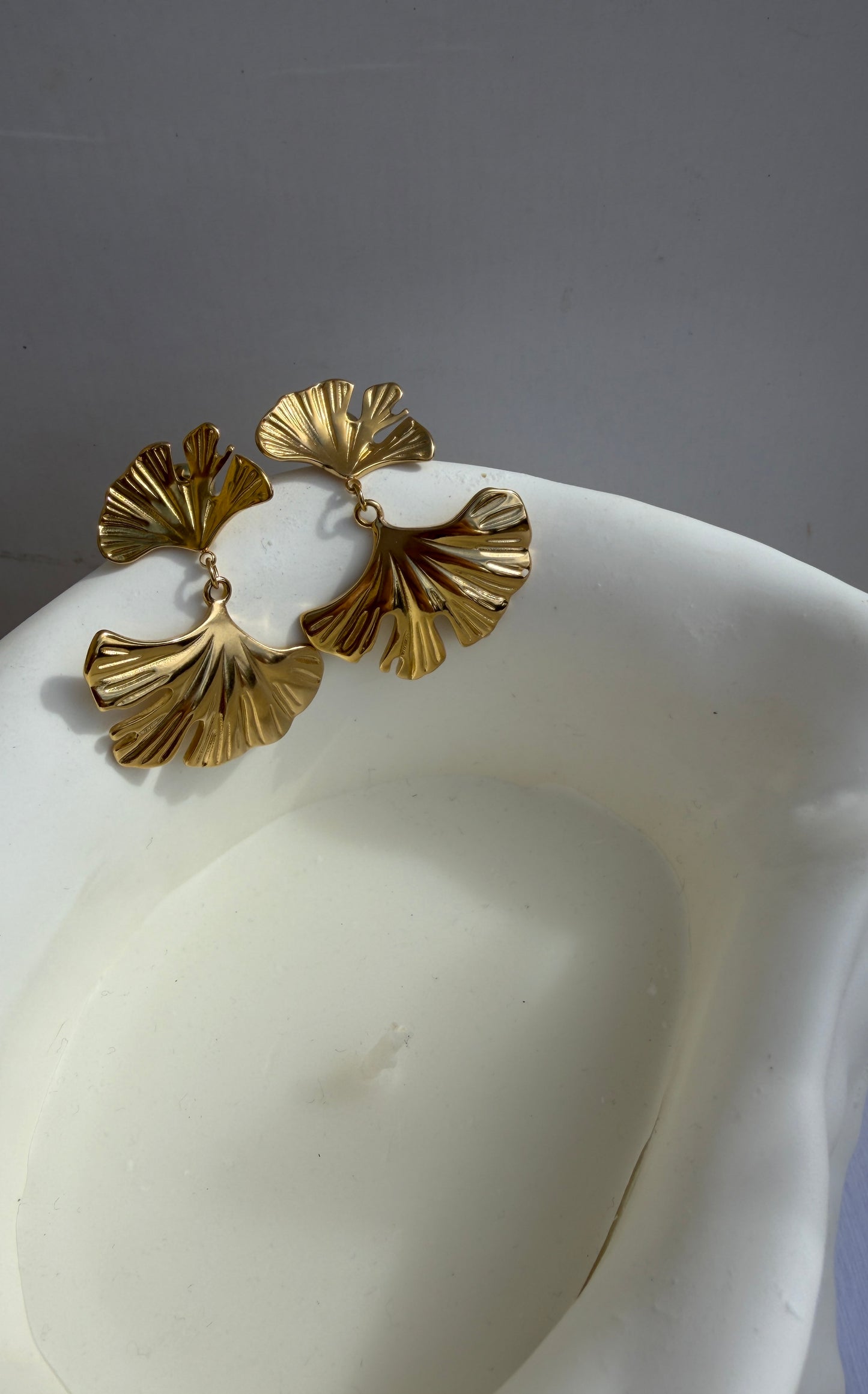 MOANA l Boucles d'oreilles coquillage doré en acier inoxydable