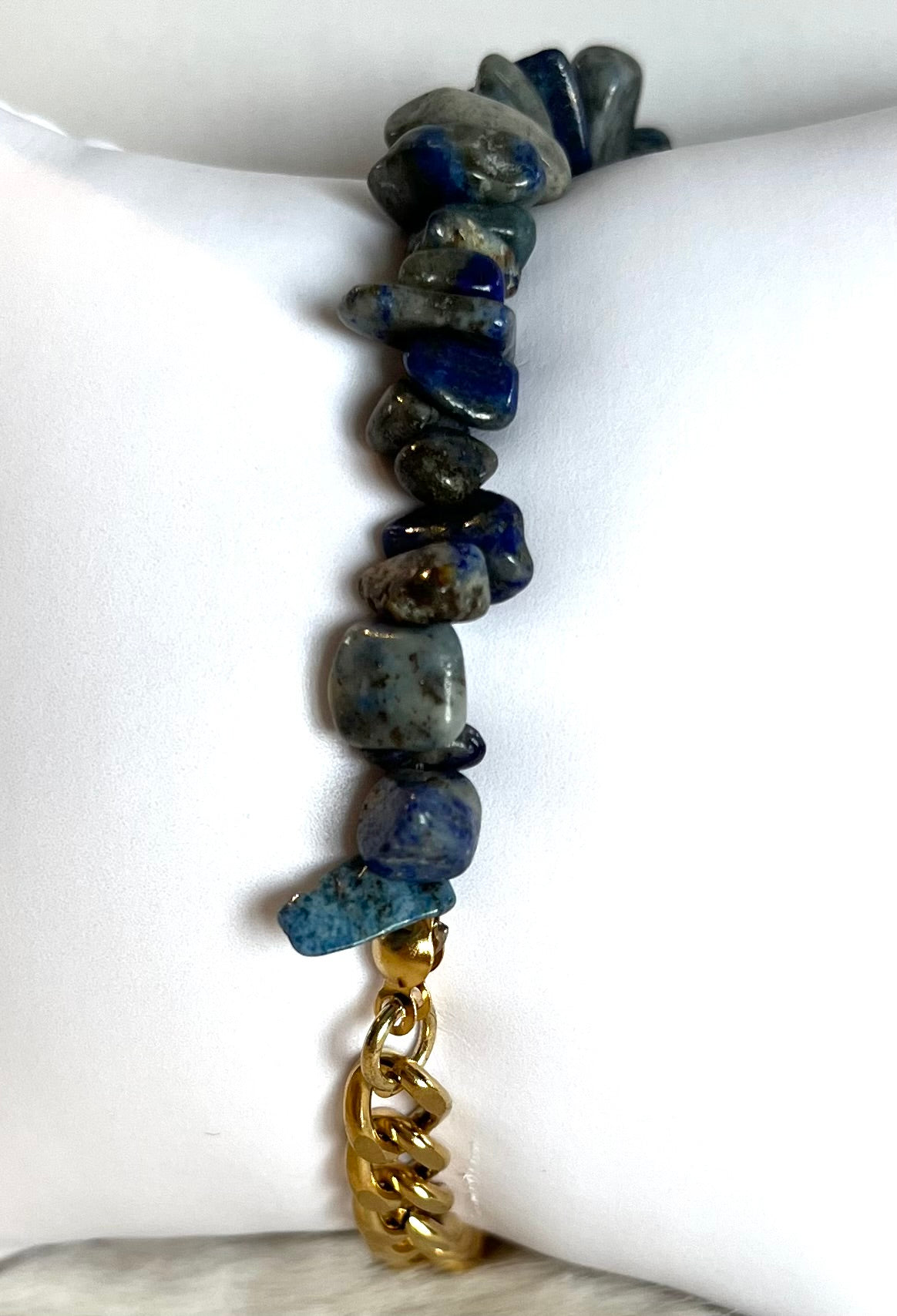 Blima l bracelet doré et Sodalite bleu